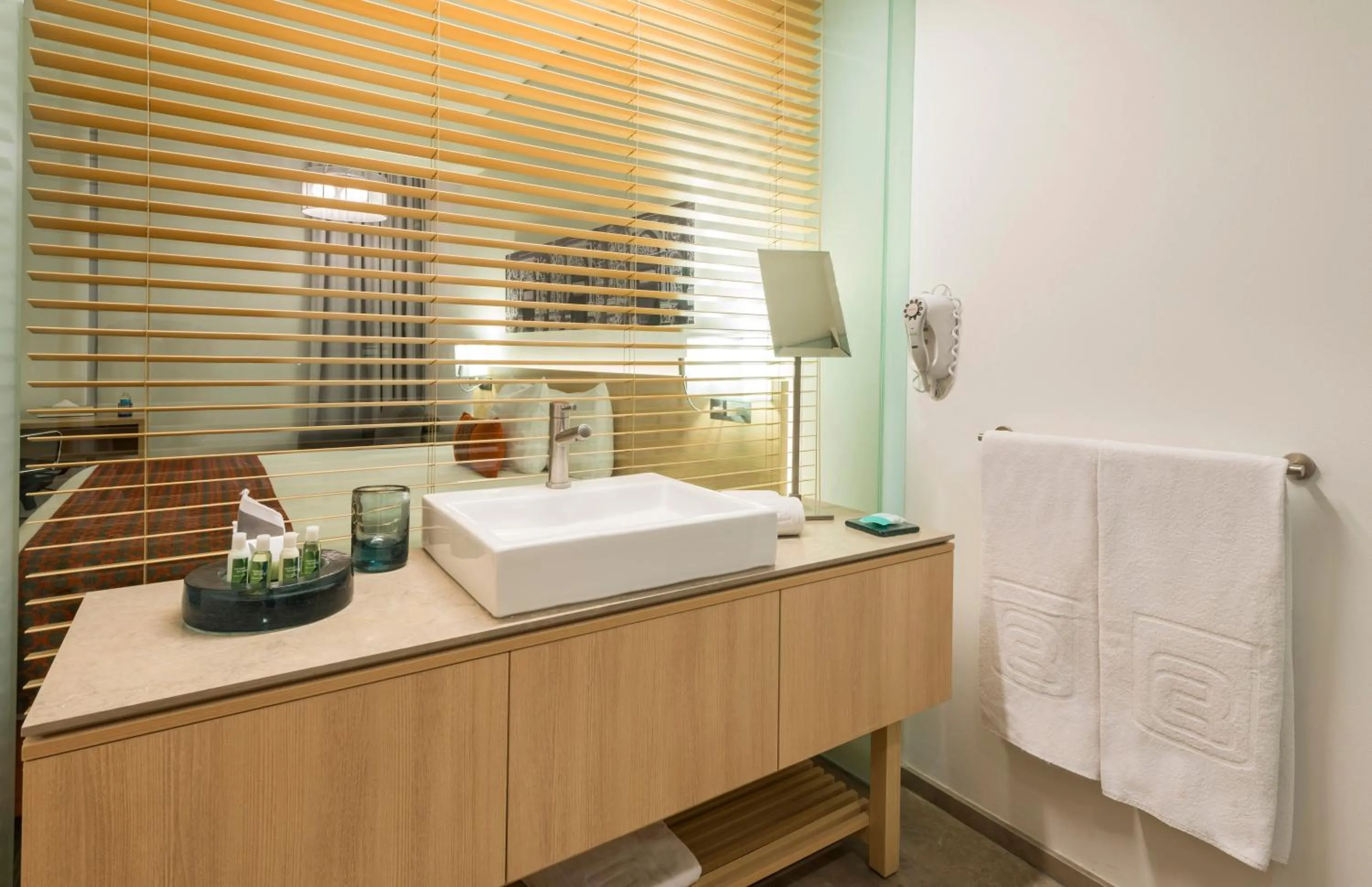 Bathroom, Bed in Camino Real Puebla Angelopolis