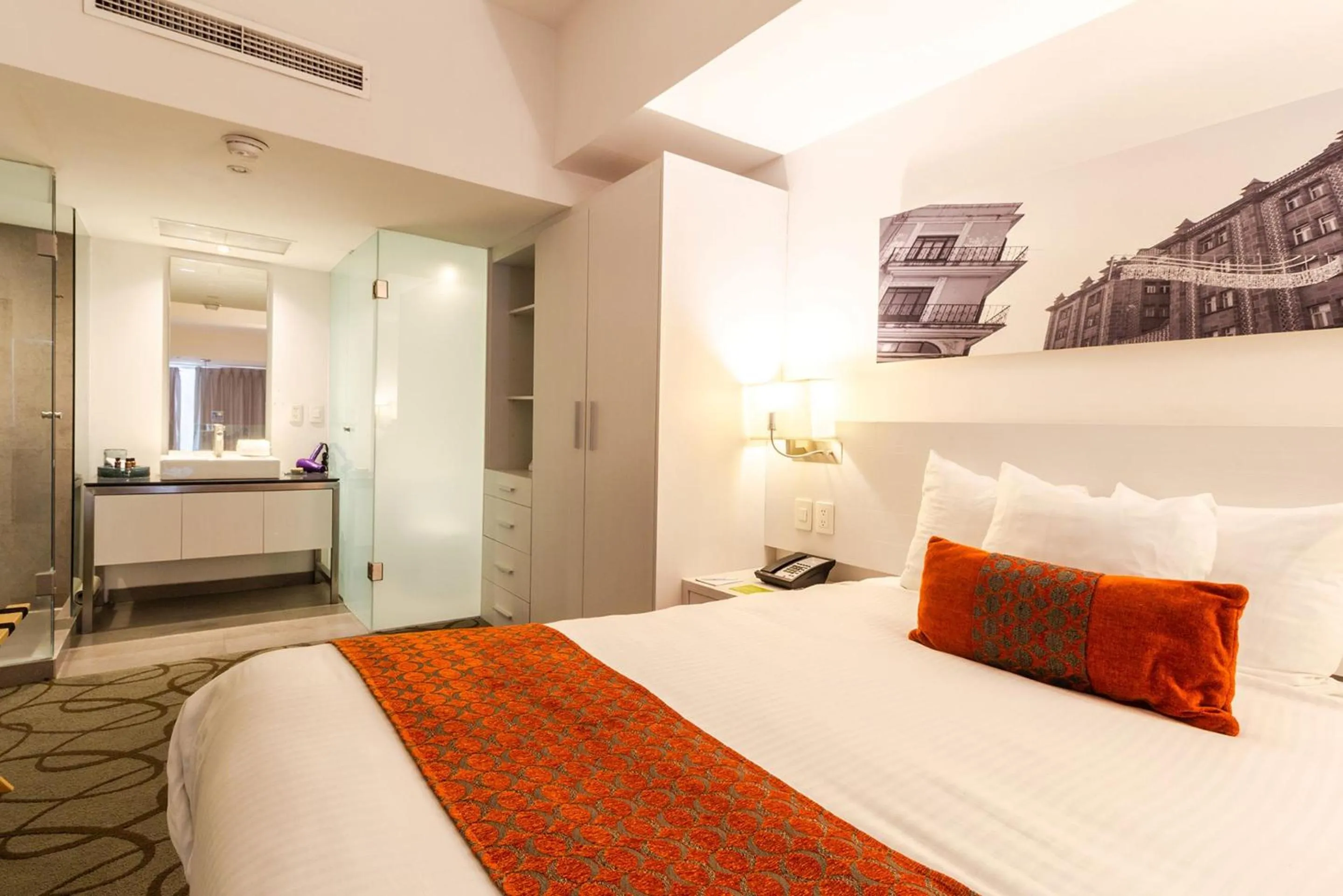 Photo of the whole room, Bed in Camino Real Puebla Angelopolis