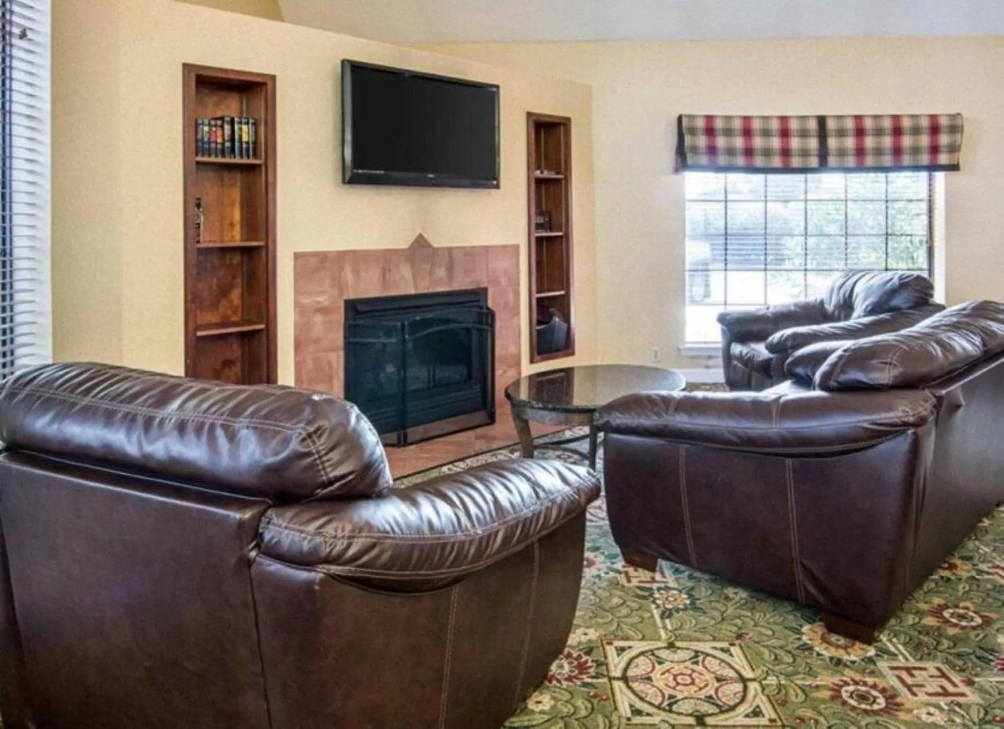 Seating area in Extended Studio Suites Hotel- Bossier City