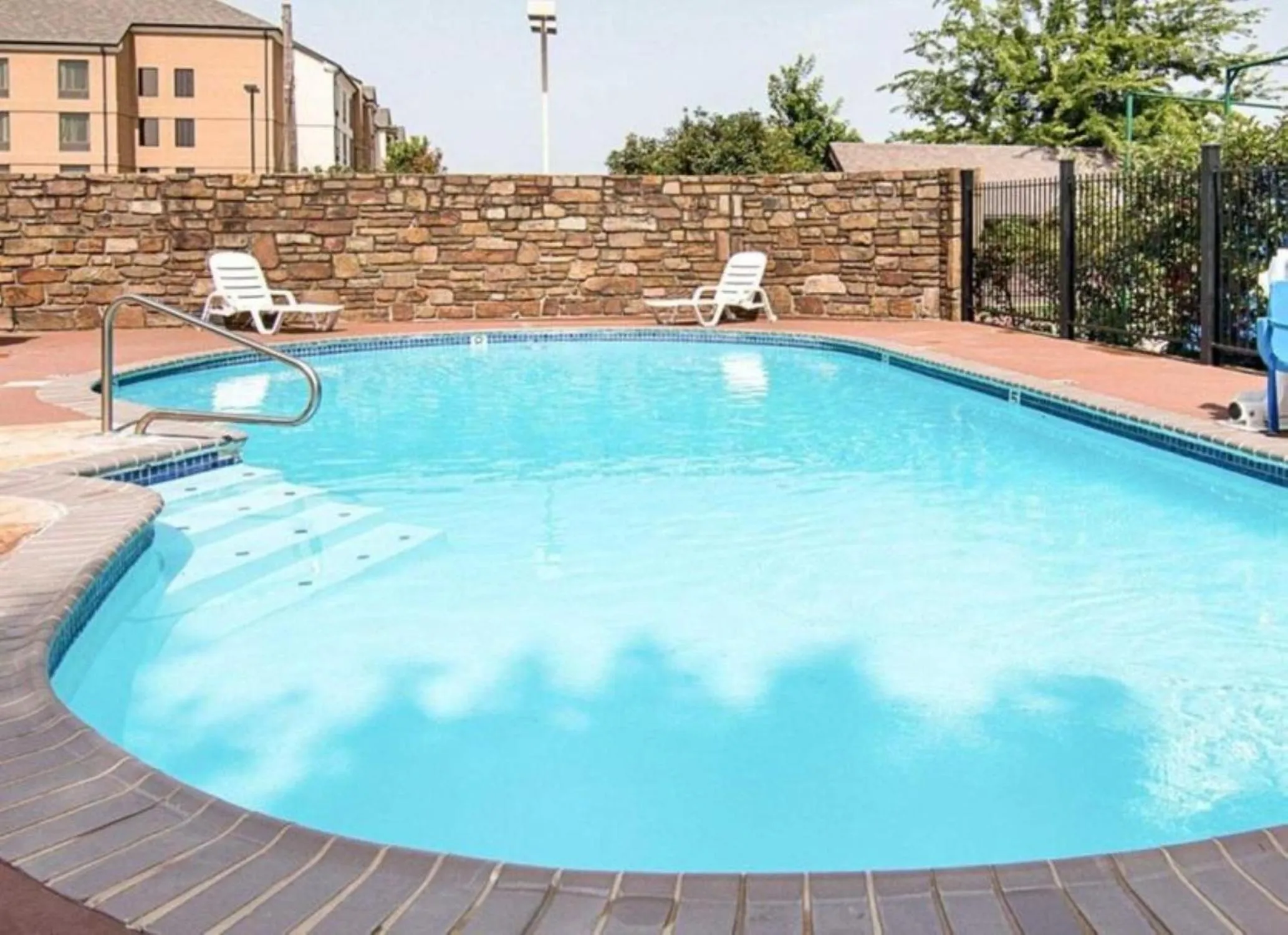 Swimming pool in Extended Studio Suites Hotel- Bossier City