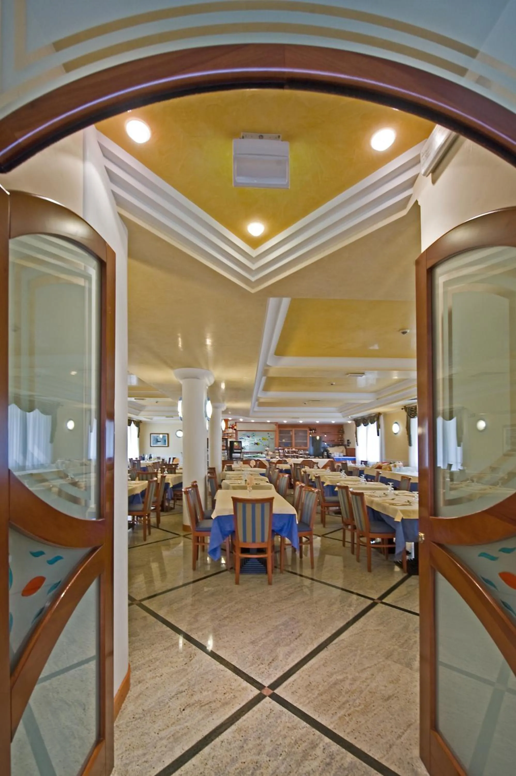 Restaurant/places to eat in Hotel Hollywood***S