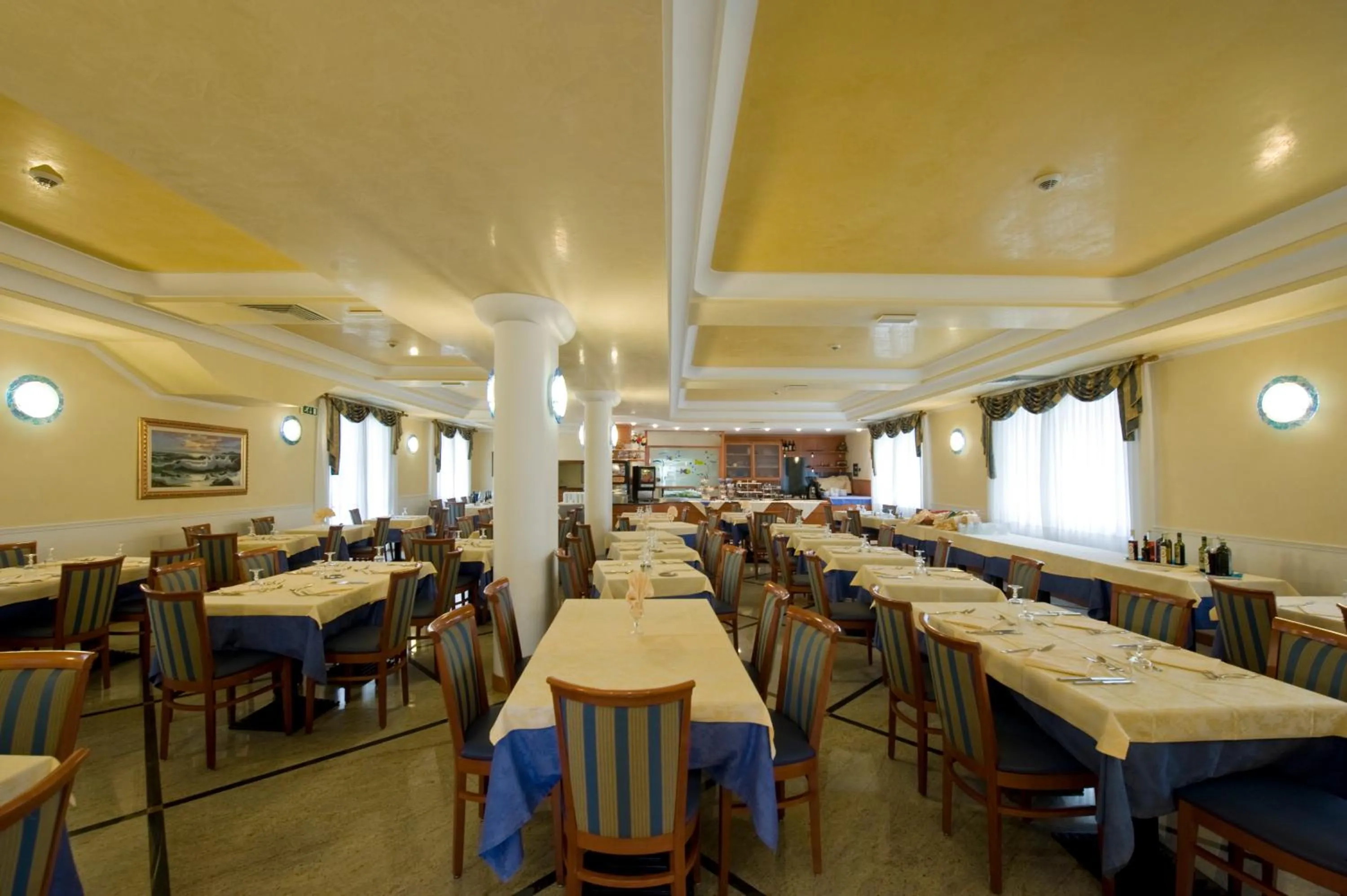 Restaurant/places to eat in Hotel Hollywood***S