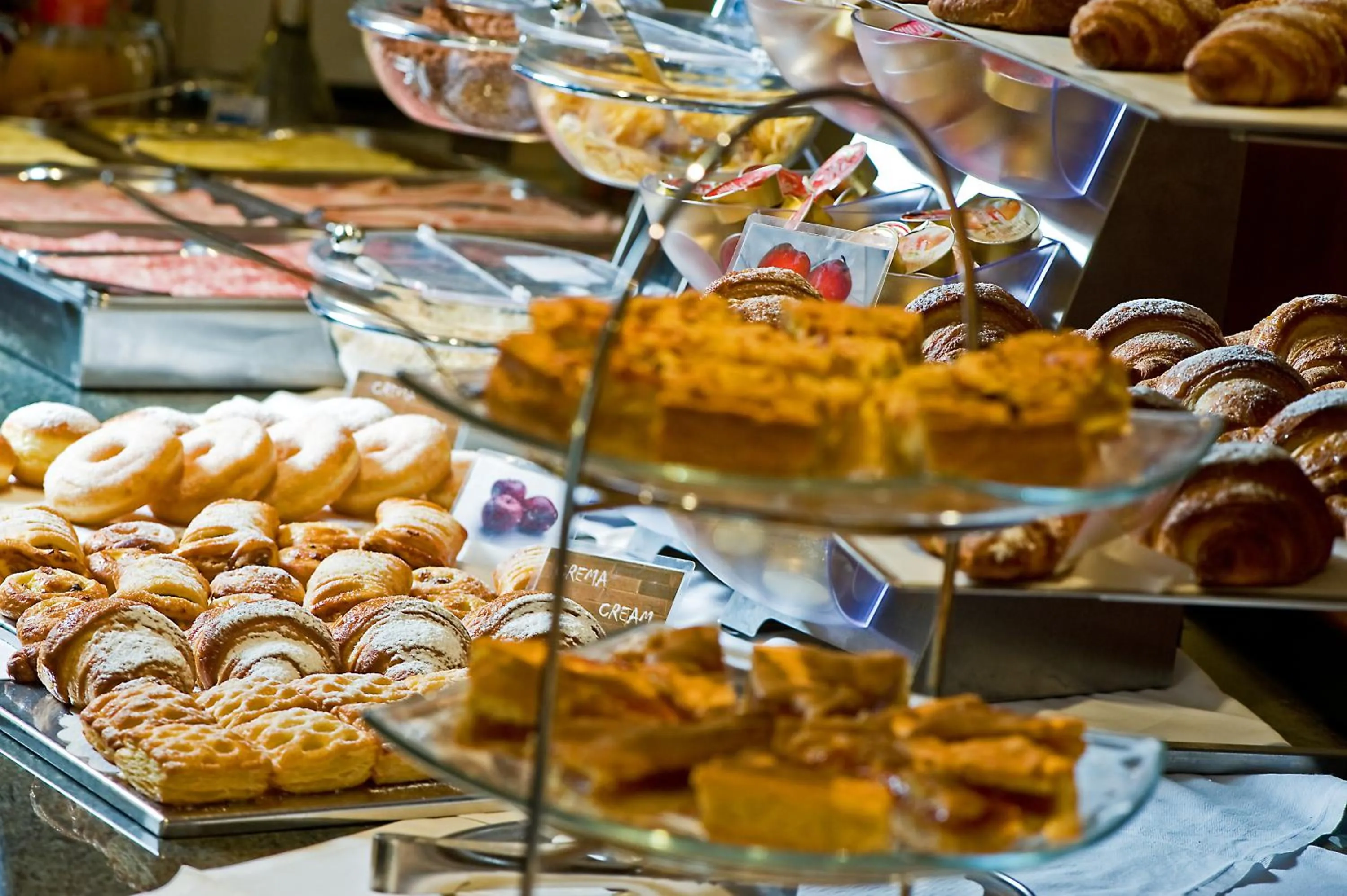 Restaurant/places to eat in Hotel Hollywood***S