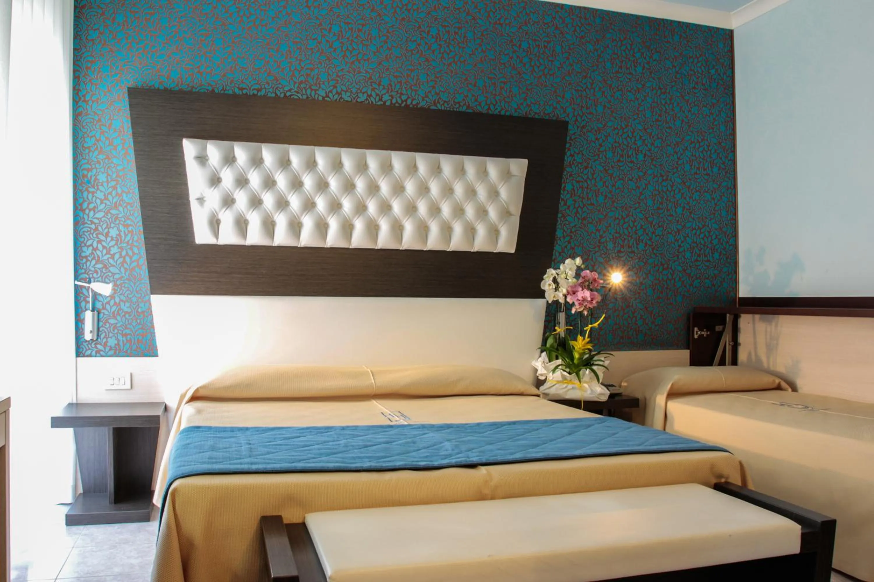 Bed in Hotel Hollywood***S