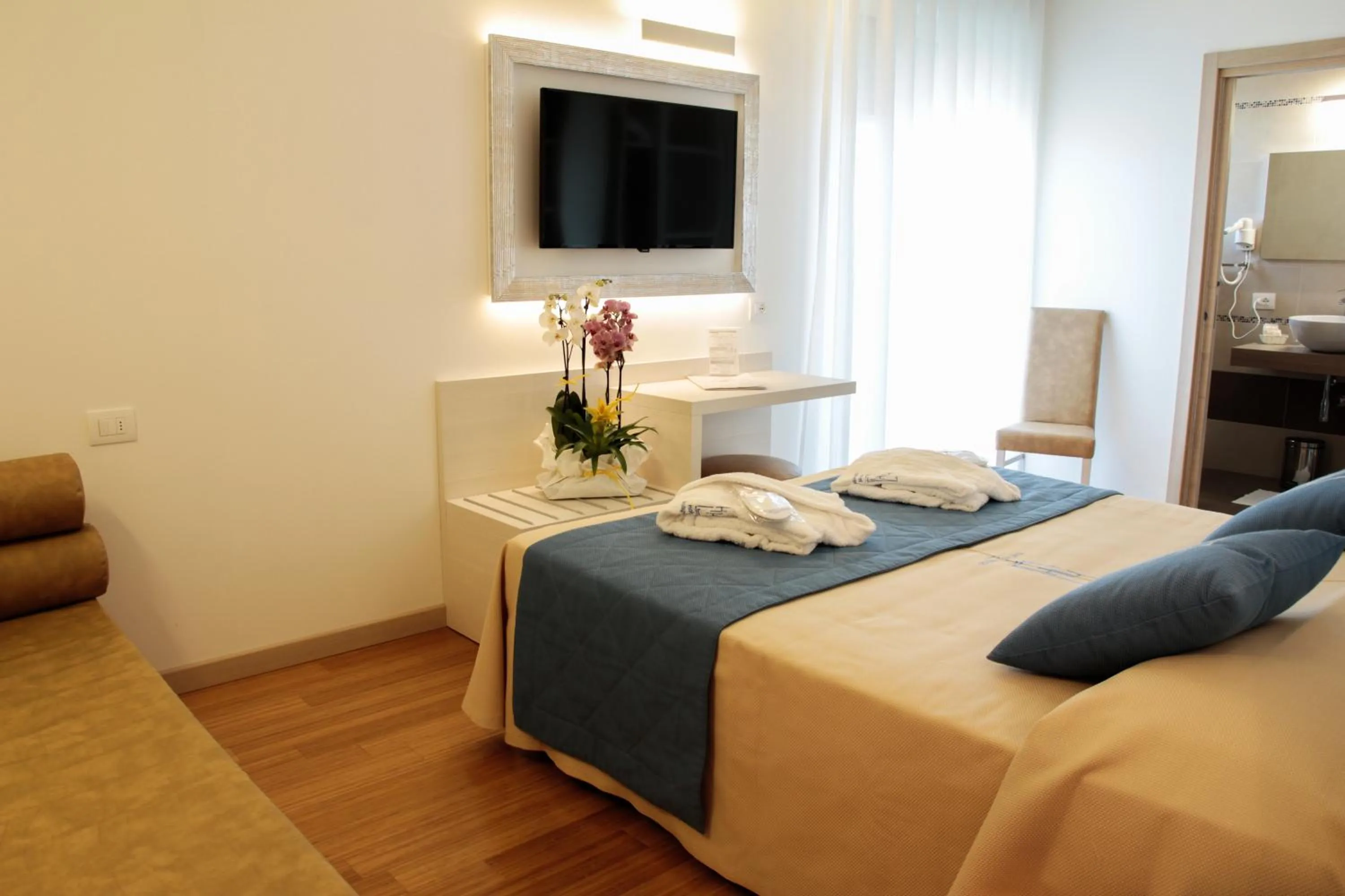 Bed in Hotel Hollywood***S