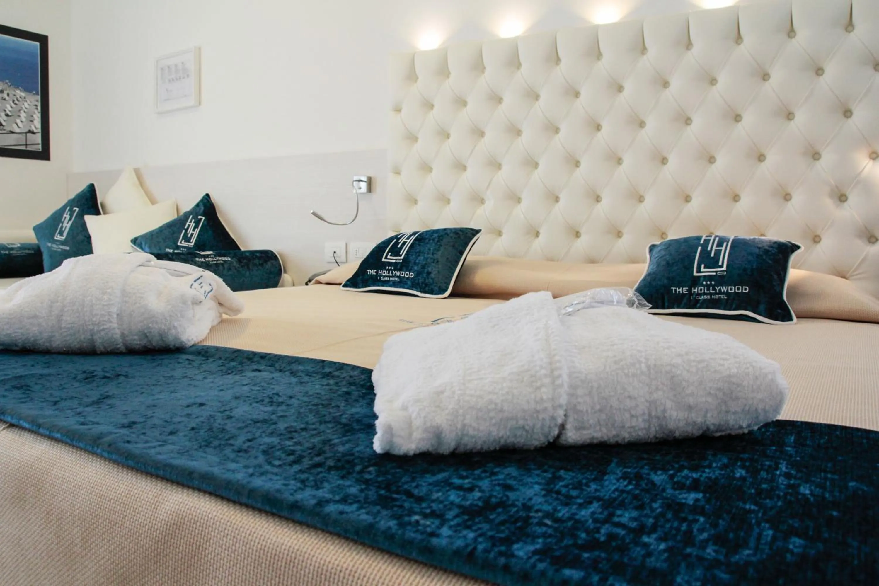 Bed in Hotel Hollywood***S