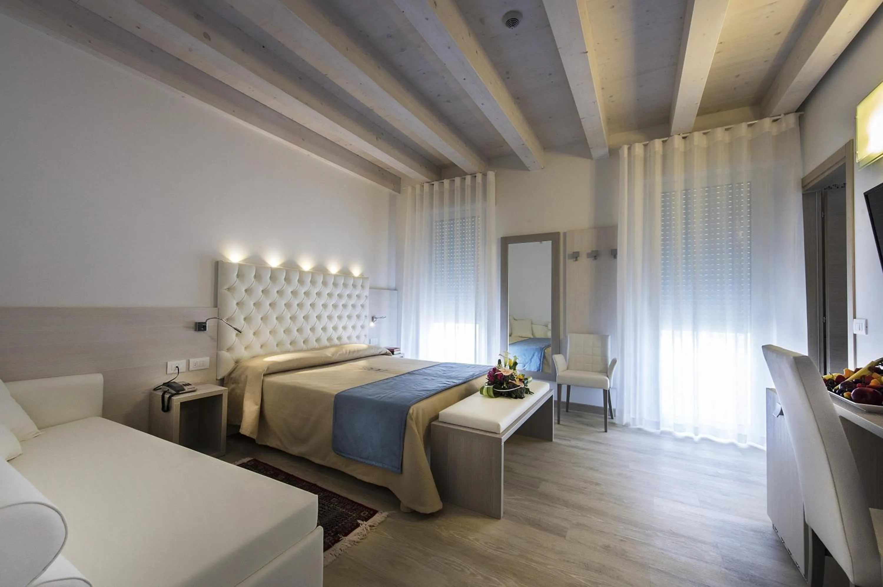 Photo of the whole room, Bed in Hotel Hollywood***S