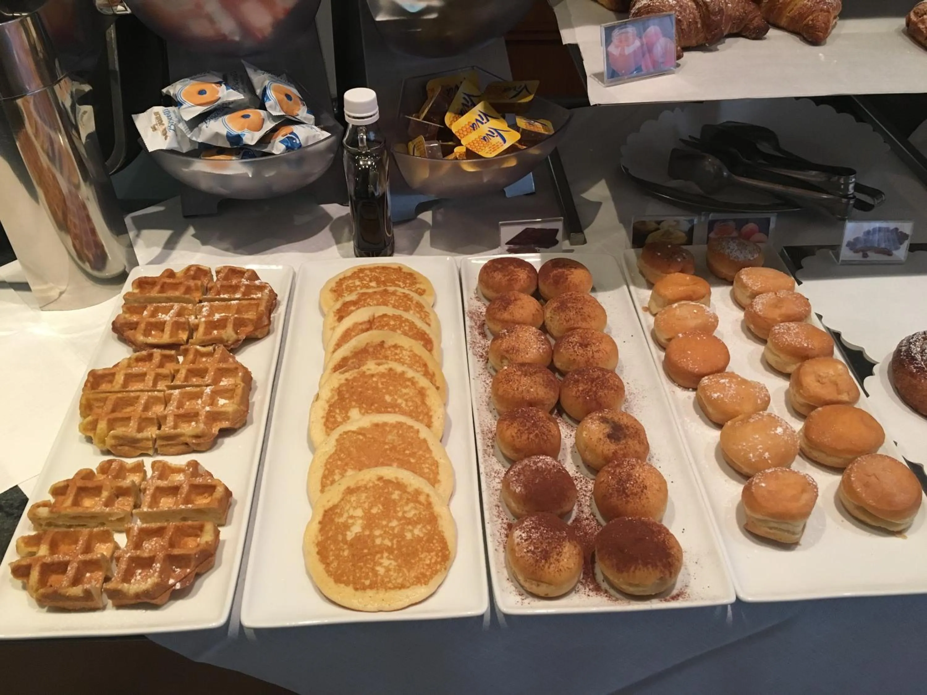 Breakfast in Hotel Hollywood***S