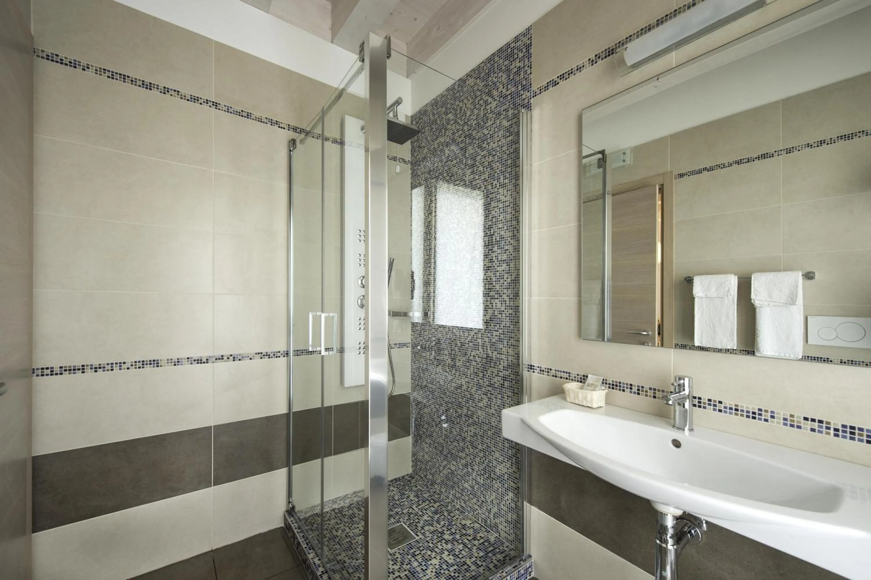 Bathroom in Hotel Hollywood***S