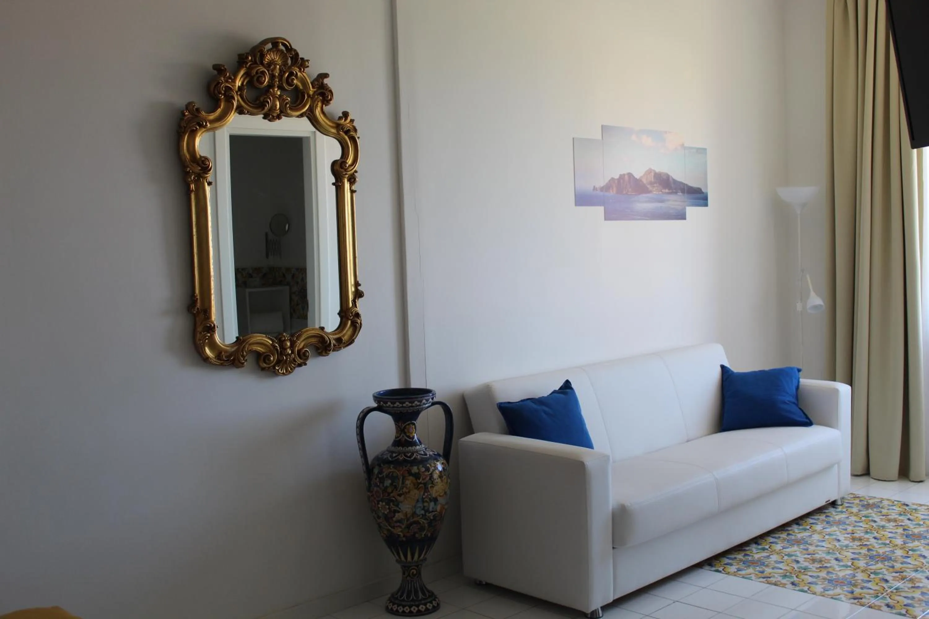 Living room in Sunset rooms