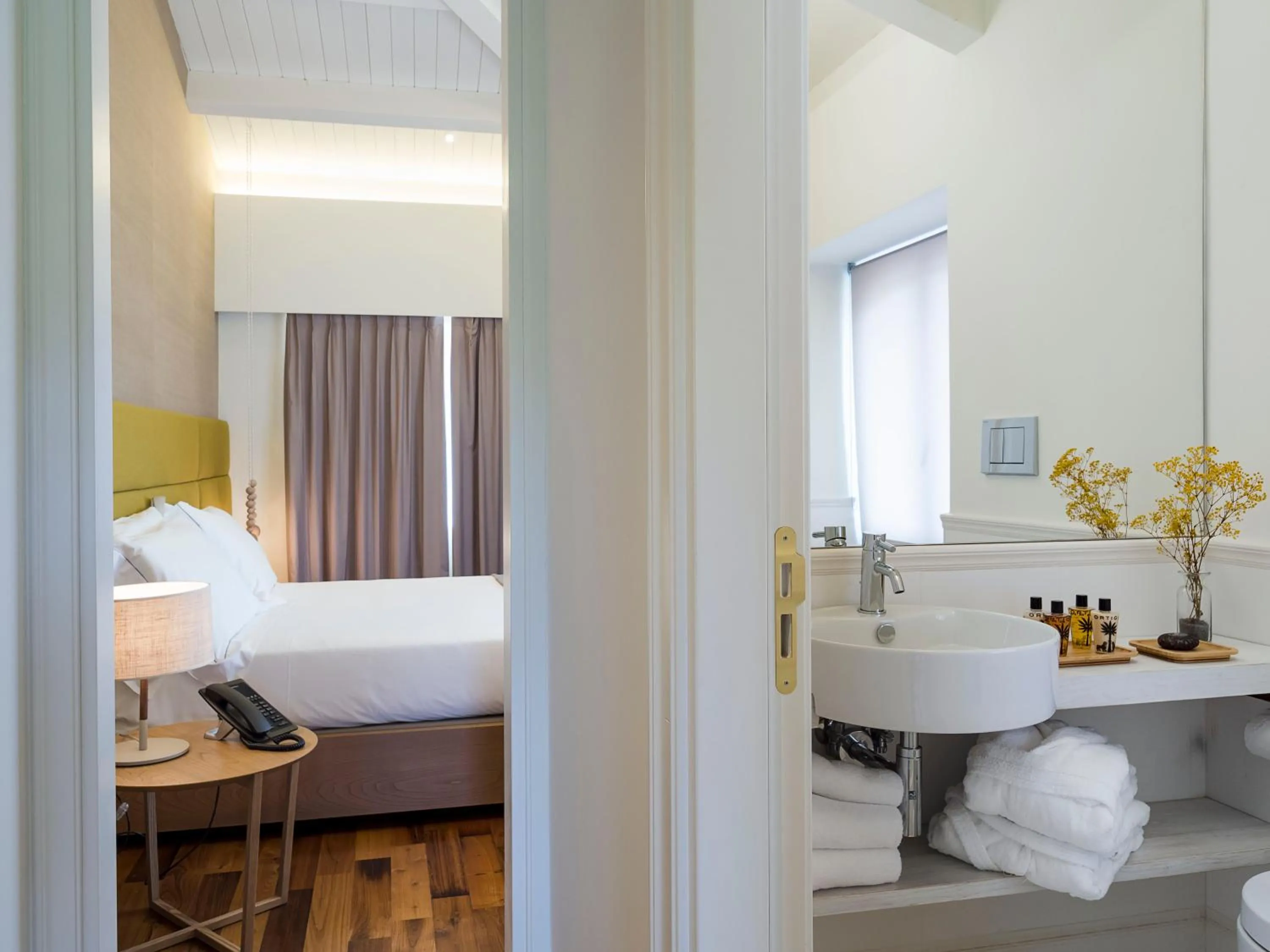 Photo of the whole room, Bed in Relais San Giuliano