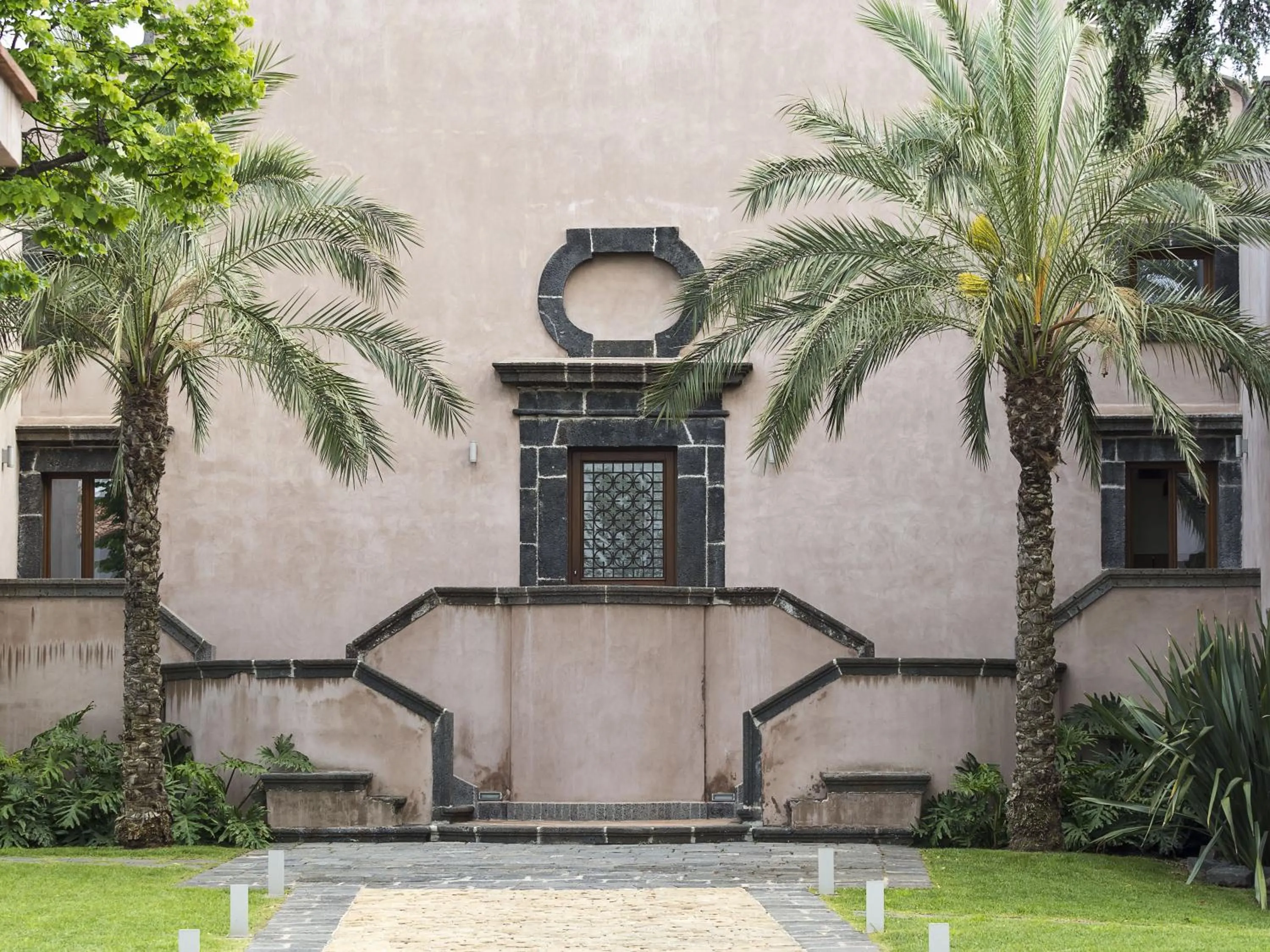Facade/entrance in Relais San Giuliano