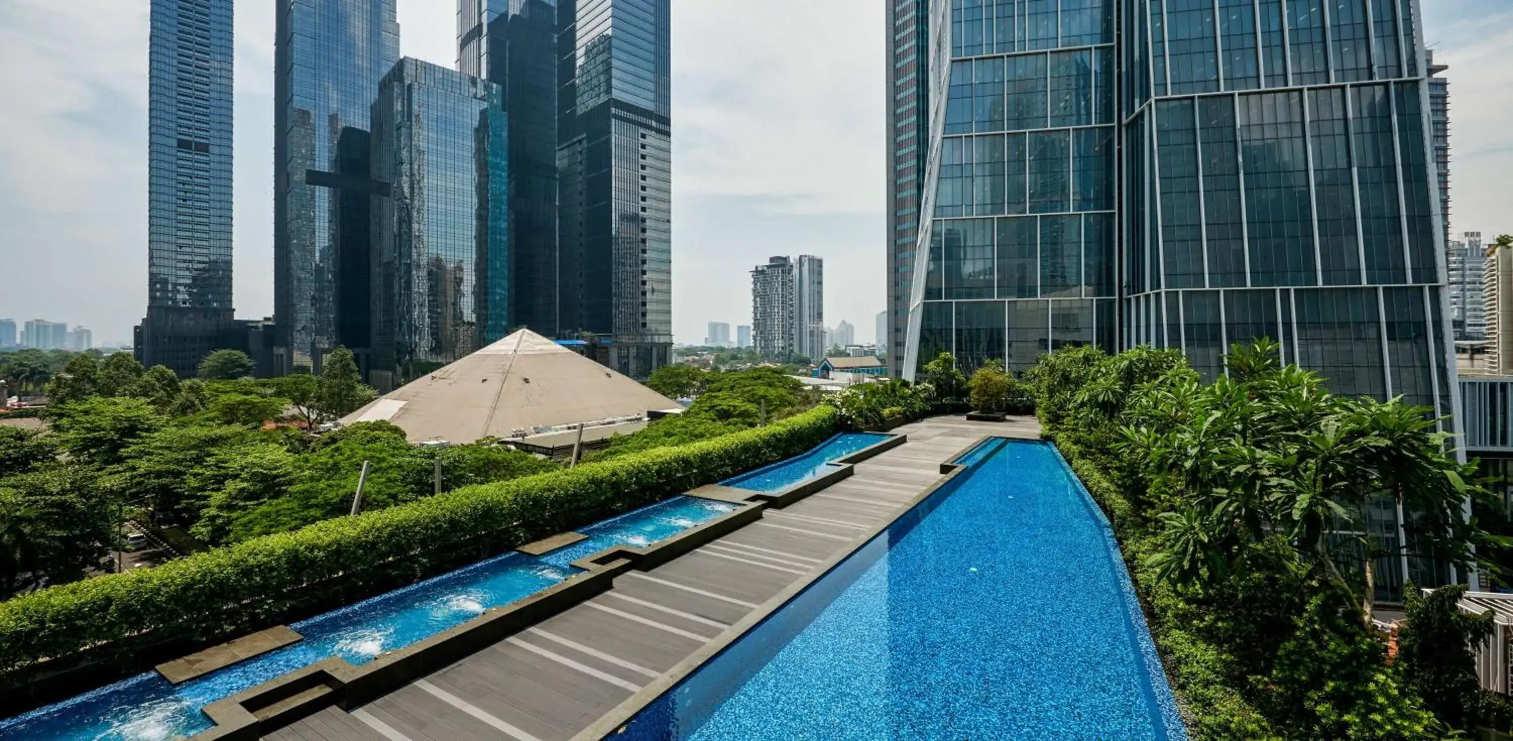 Swimming pool in Alila SCBD Jakarta Swimming pool in Alila SCBD Jakarta
