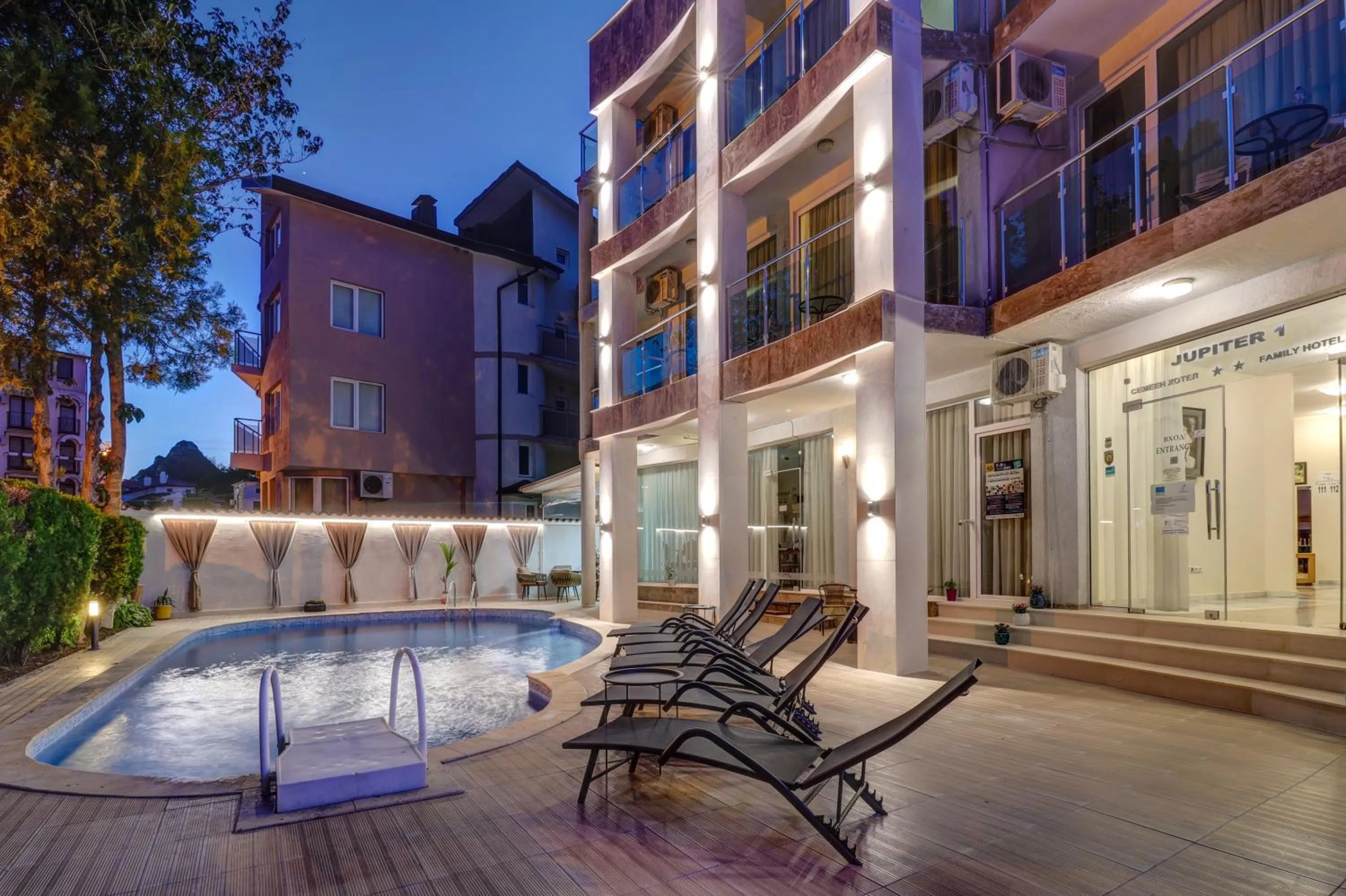 Swimming pool in Family Hotel Jupiter