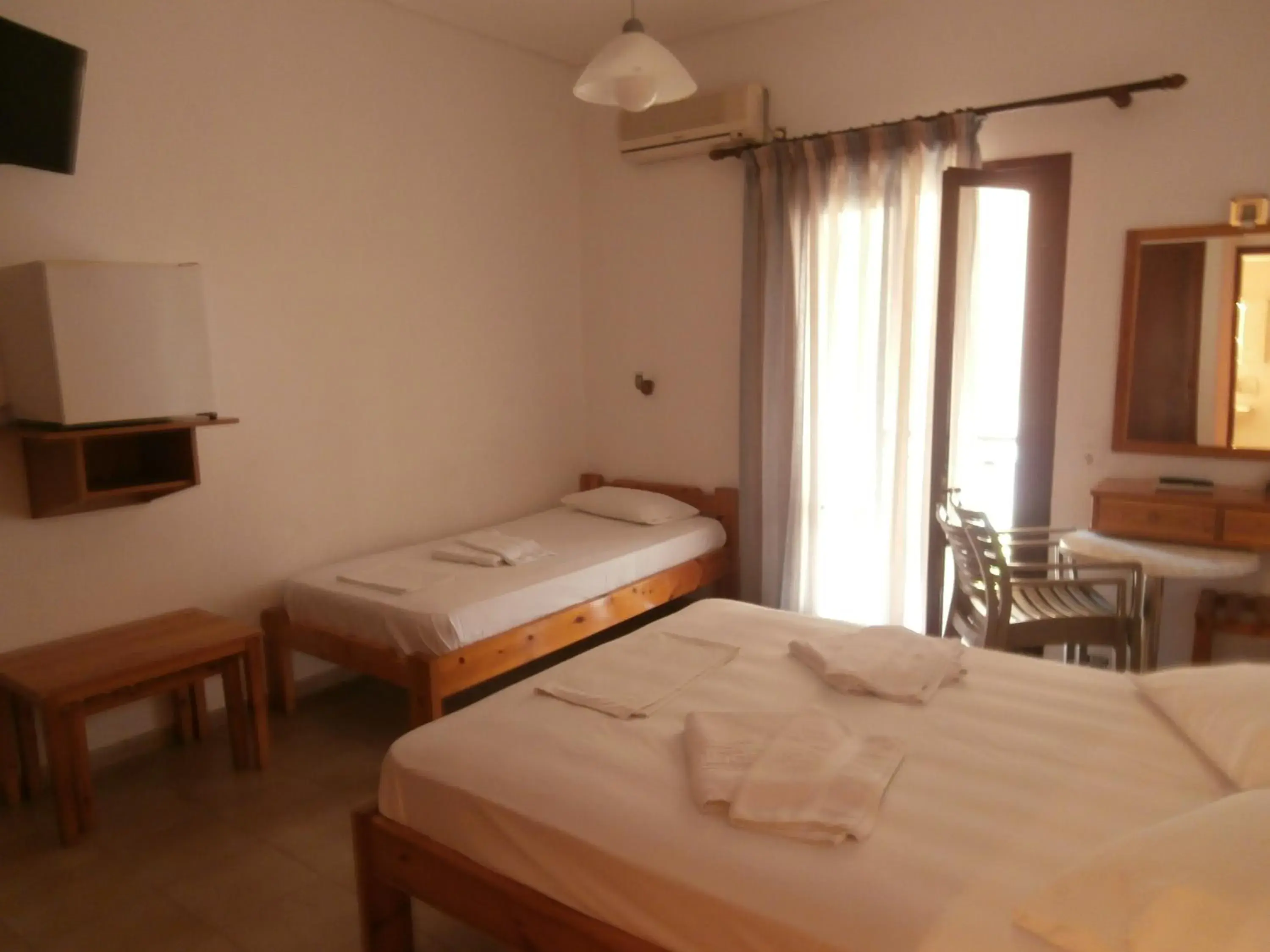 Triple Room in Hotel Aris Triple Room in Hotel Aris
