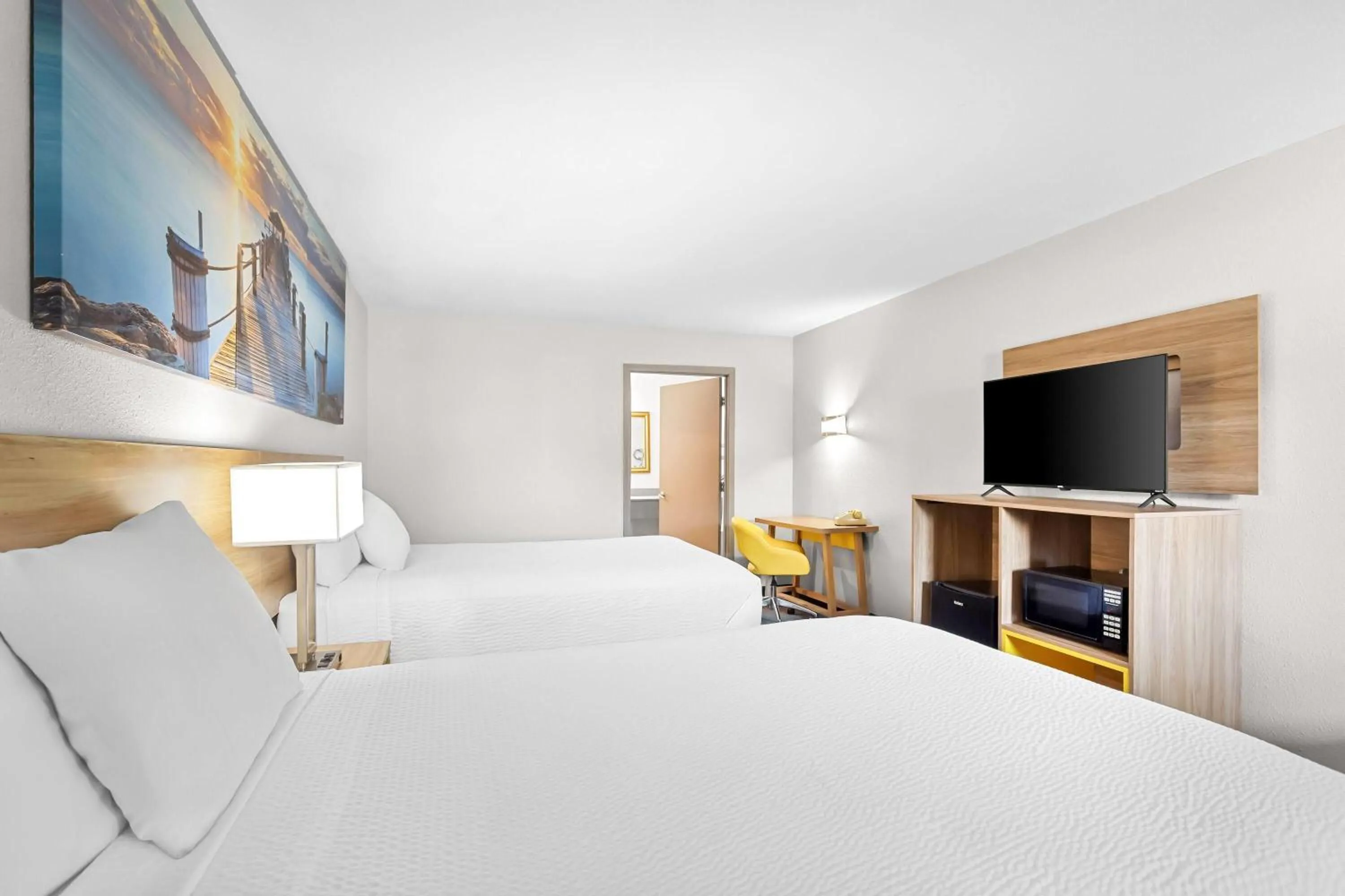 Bed in Days Inn by Wyndham Huntington