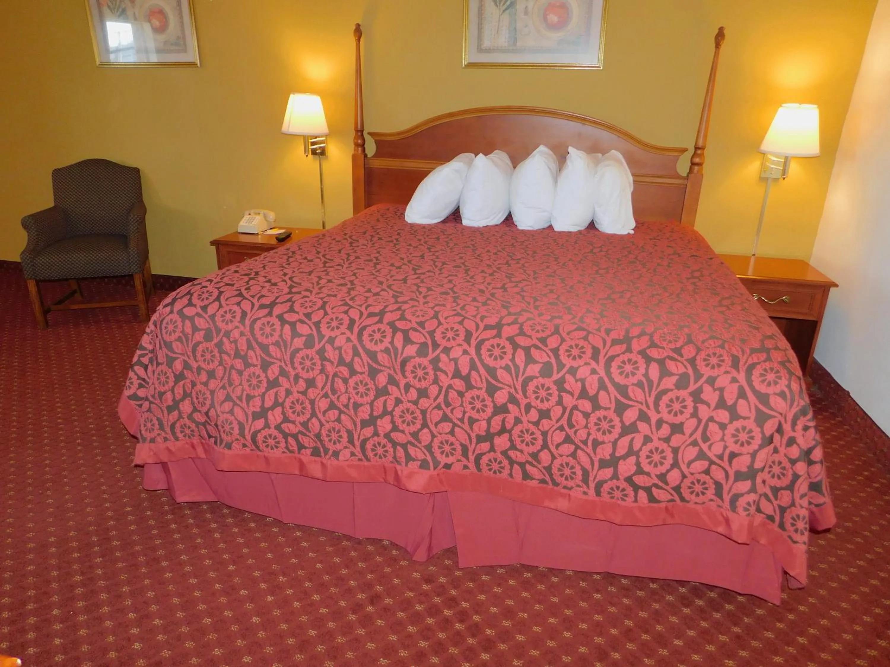 Deluxe King Room - Non-Smoking in Days Inn by Wyndham Huntington