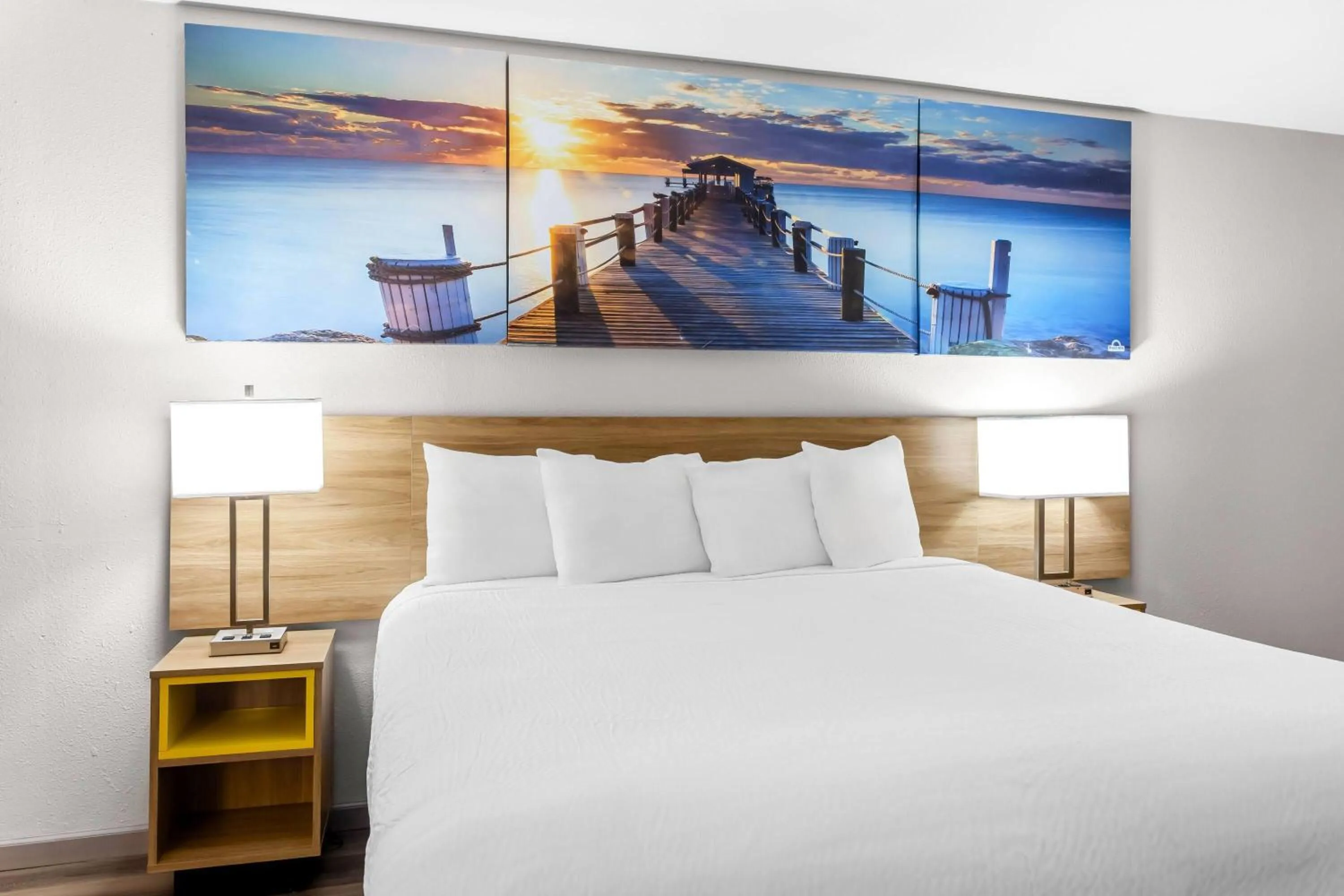 Bed in Days Inn by Wyndham Huntington