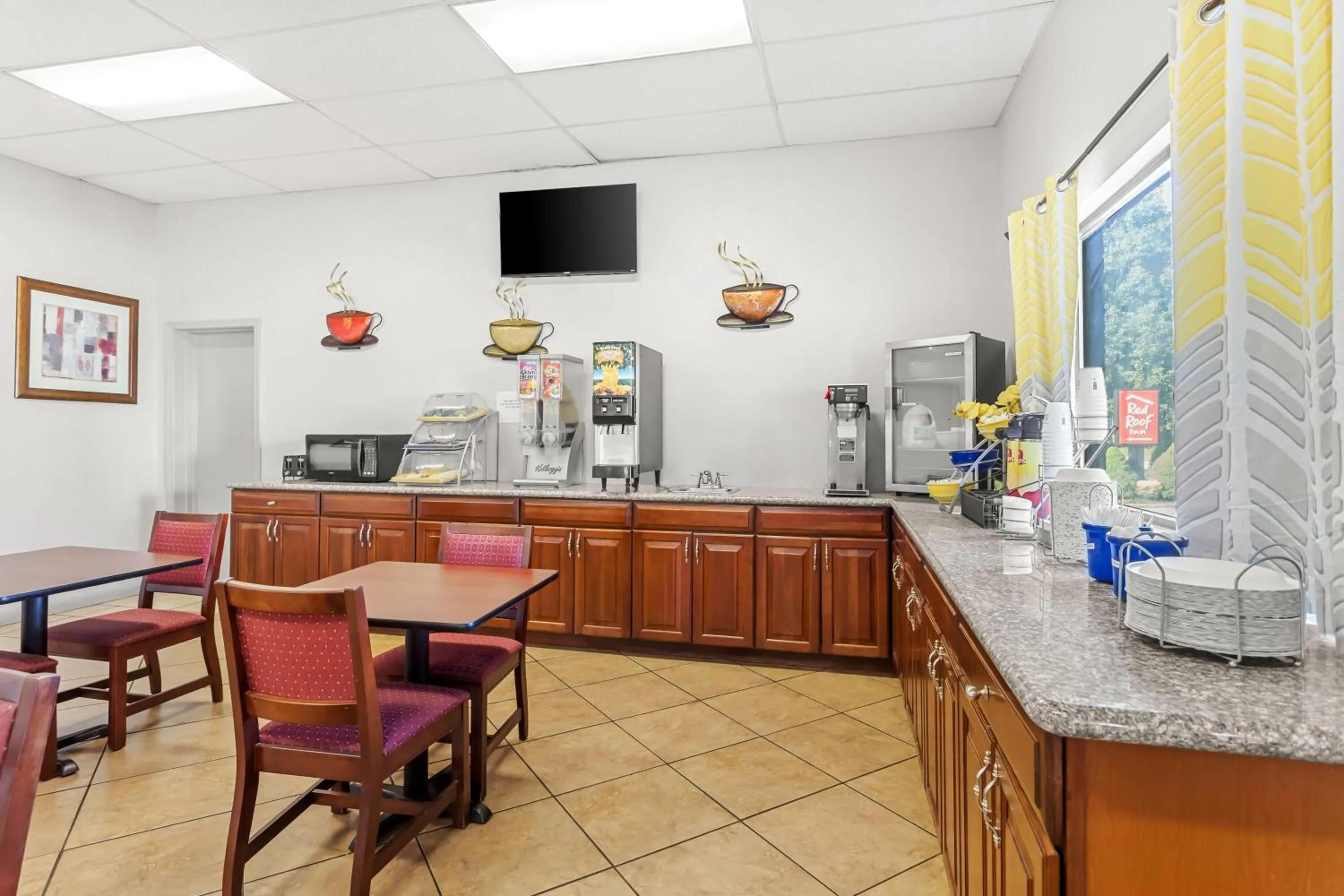 Restaurant/places to eat in Days Inn by Wyndham Huntington