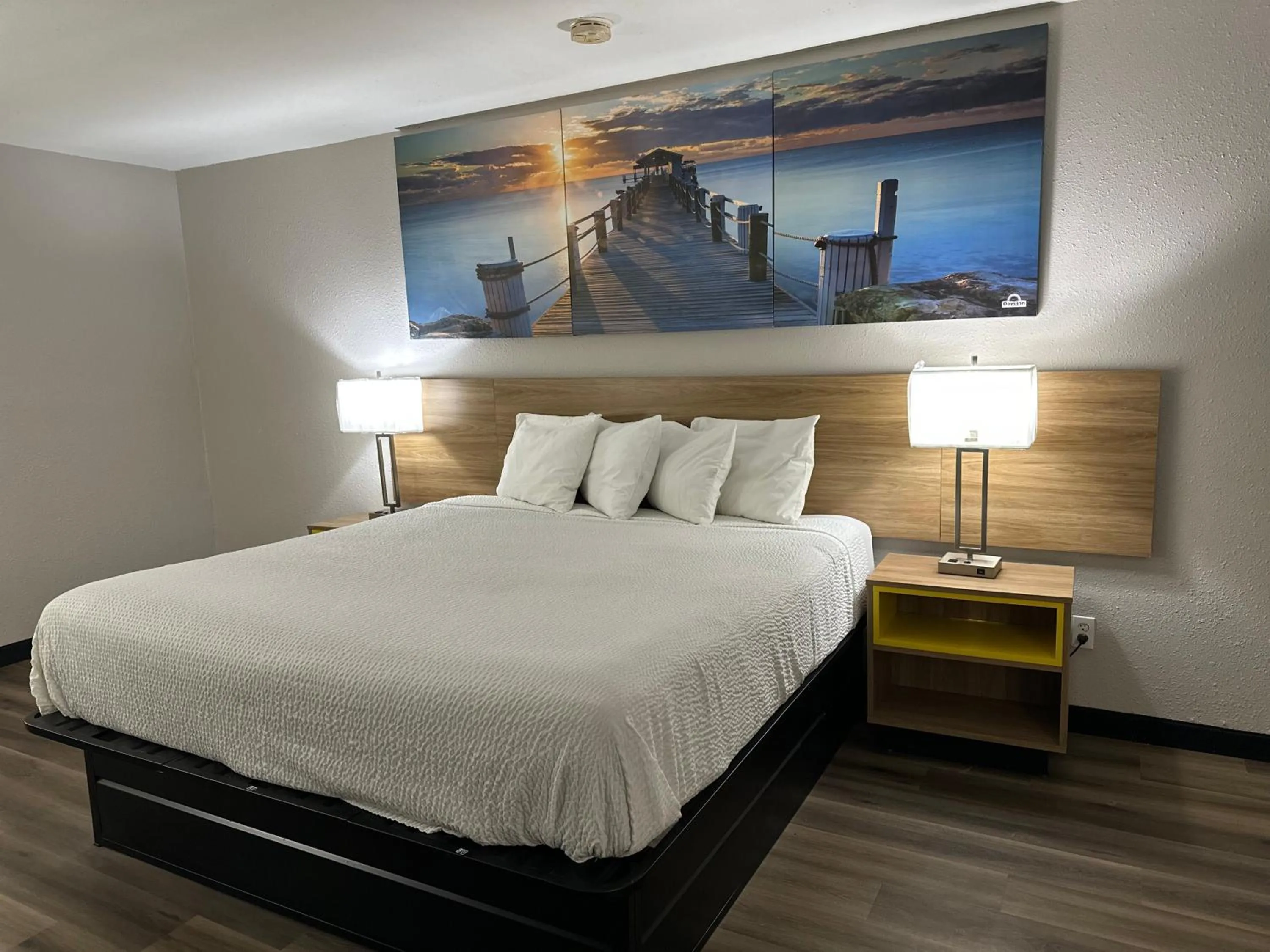 Bed in Days Inn by Wyndham Huntington