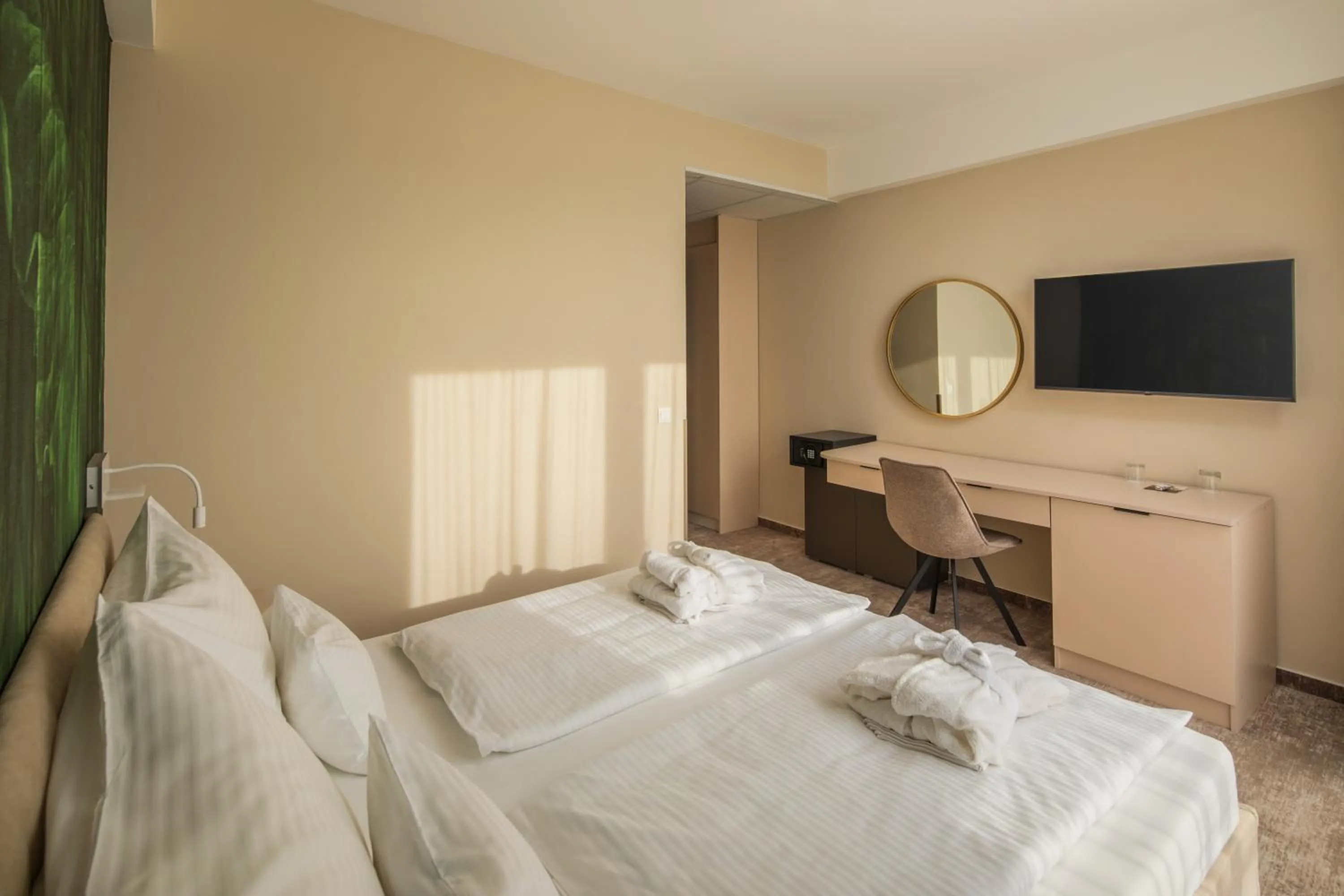 Bedroom, Bed in Hotel Atlantis Wellness & Conference