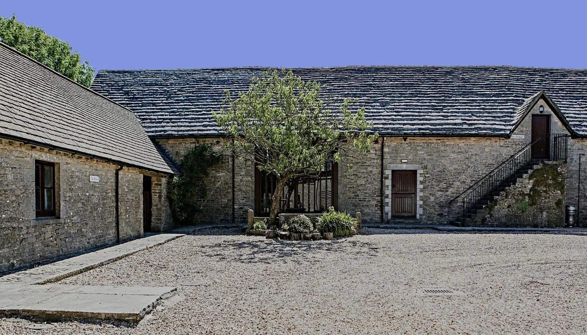 Kingston Country Courtyard