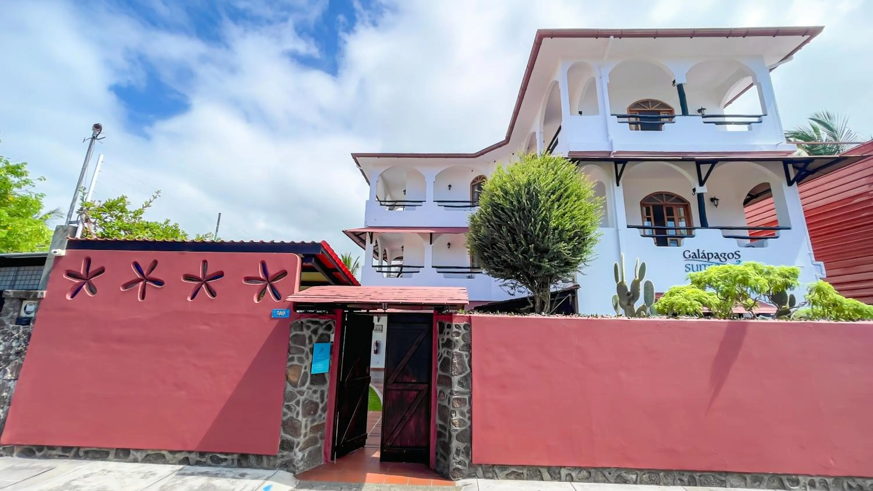 Property building in Hotel Galapagos Suites B&B
