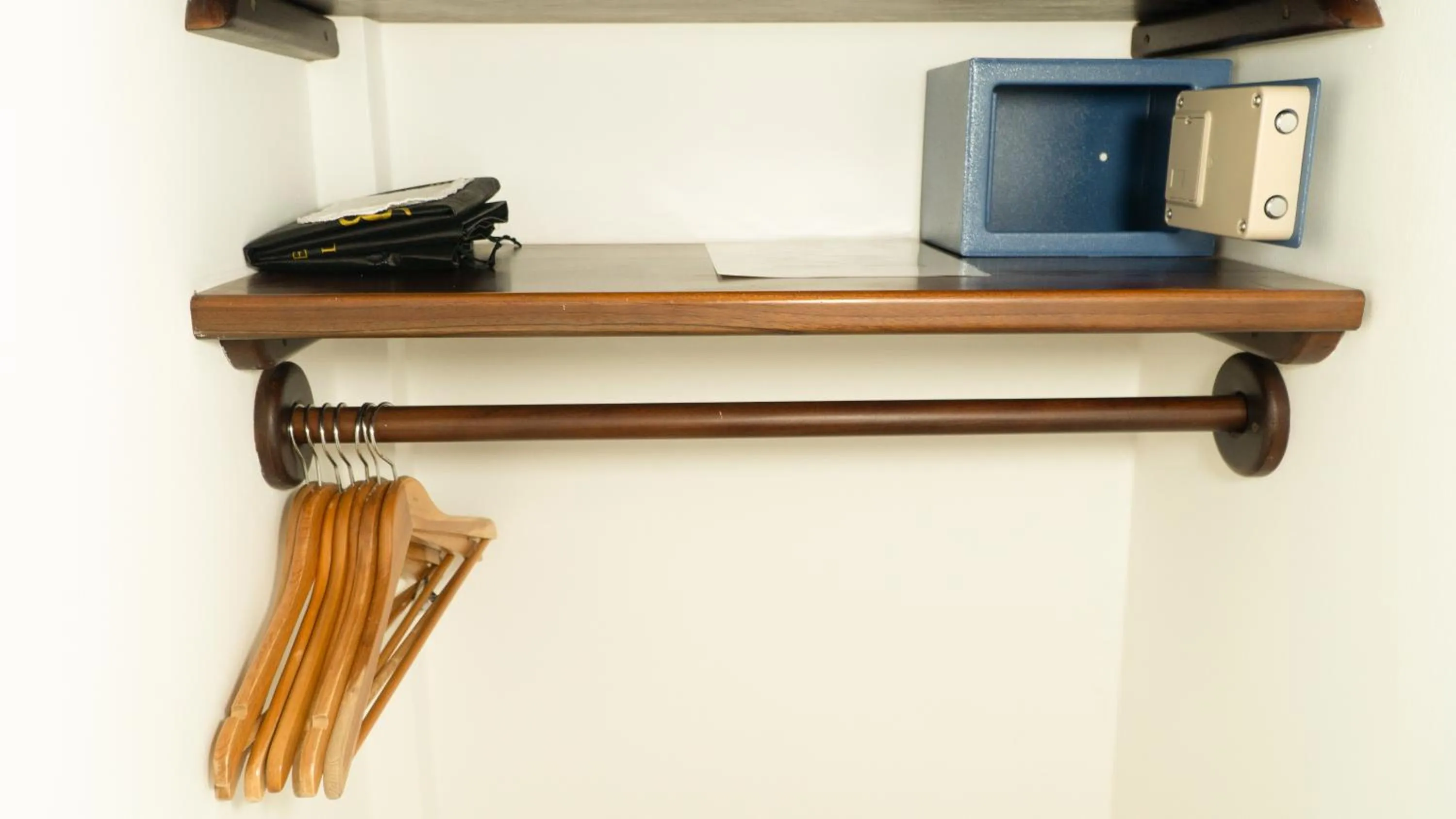 safe in Hotel Galapagos Suites B&B