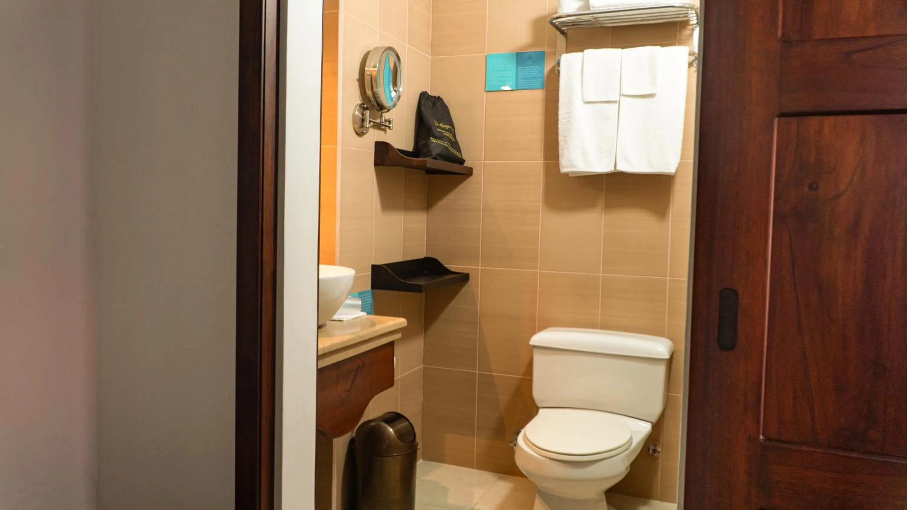 Toilet in Hotel Galapagos Suites B&B