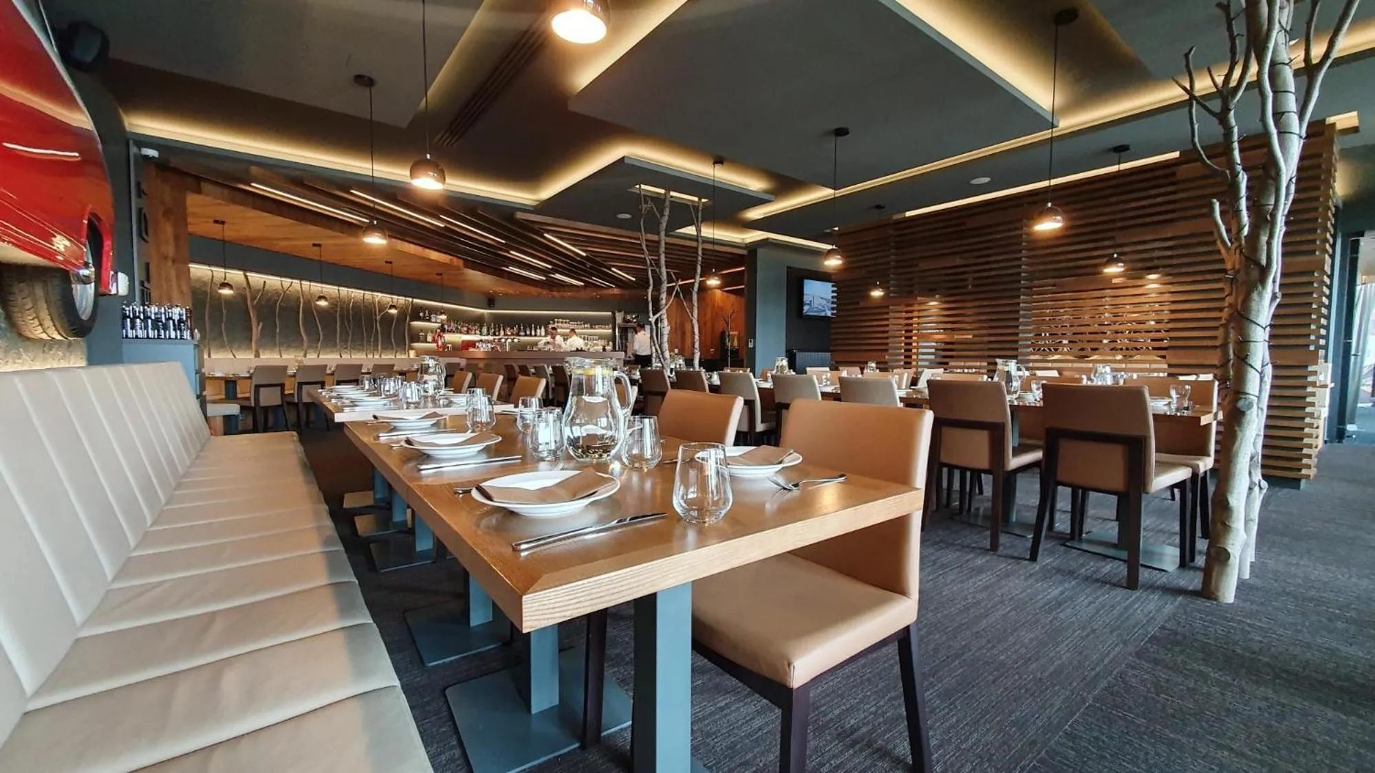 Restaurant/places to eat in Hotel D1