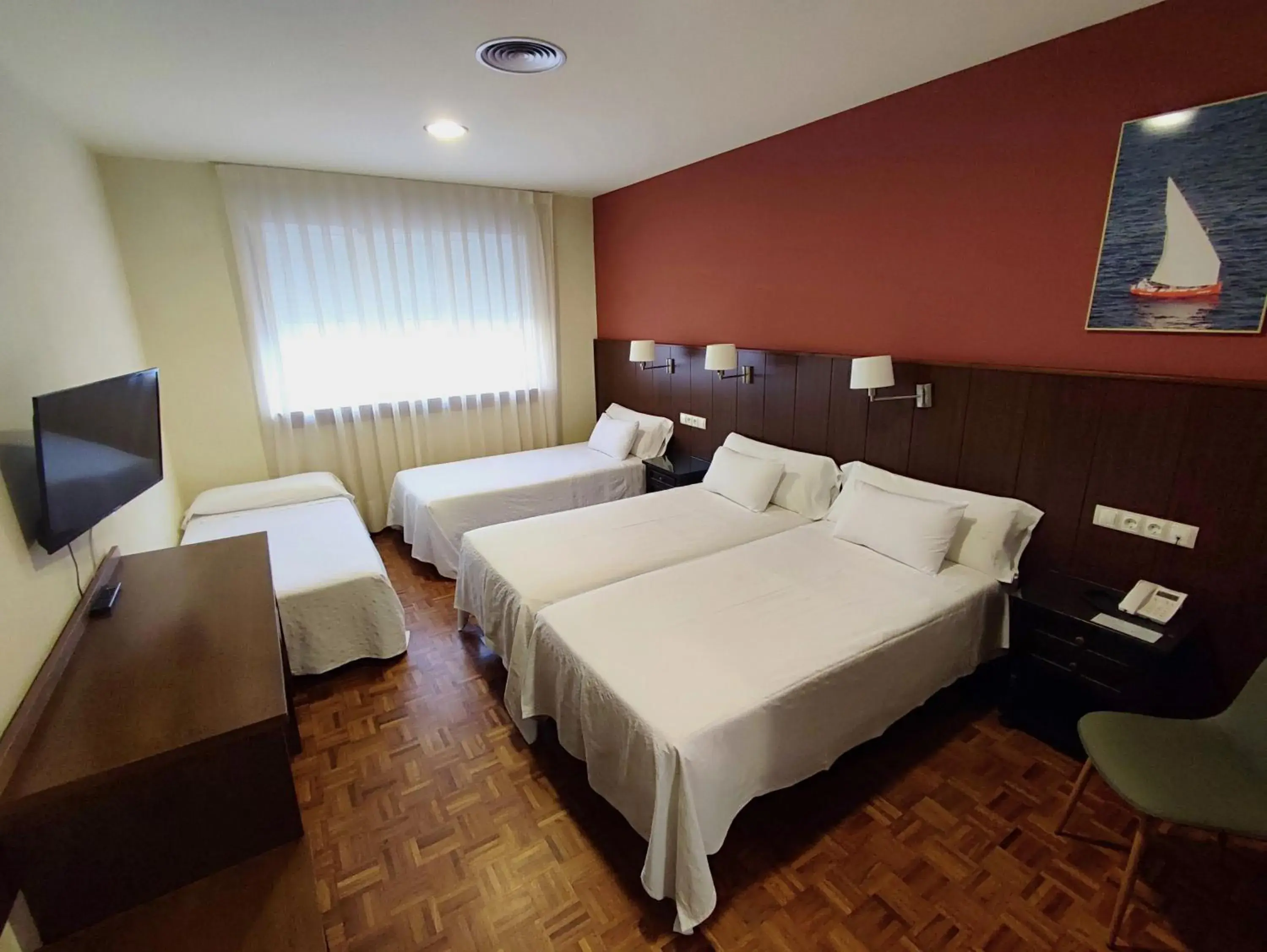 Quadruple Room in Hotel EO Quadruple Room in Hotel EO