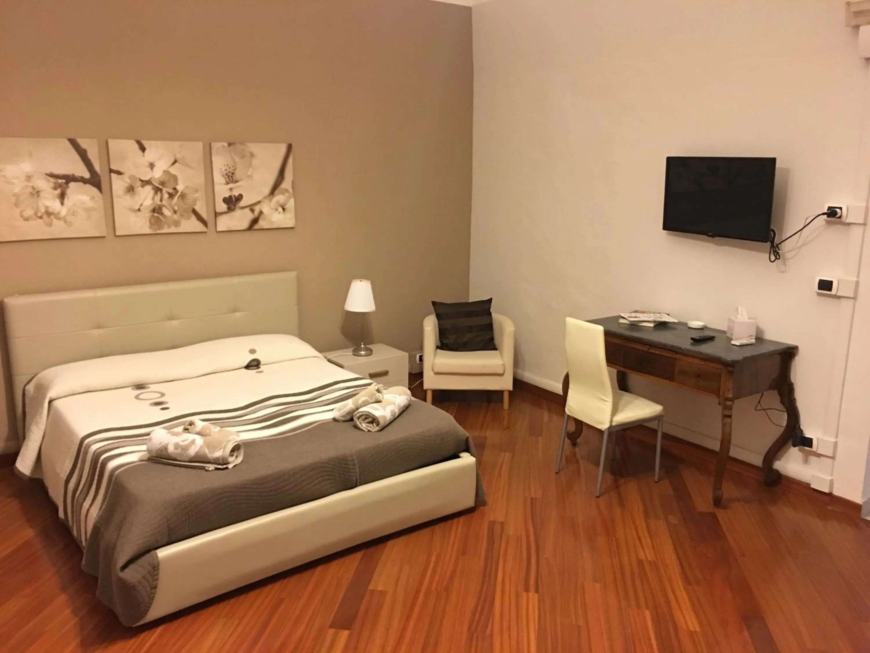 Photo of the whole room, Bed in La Cattedrale