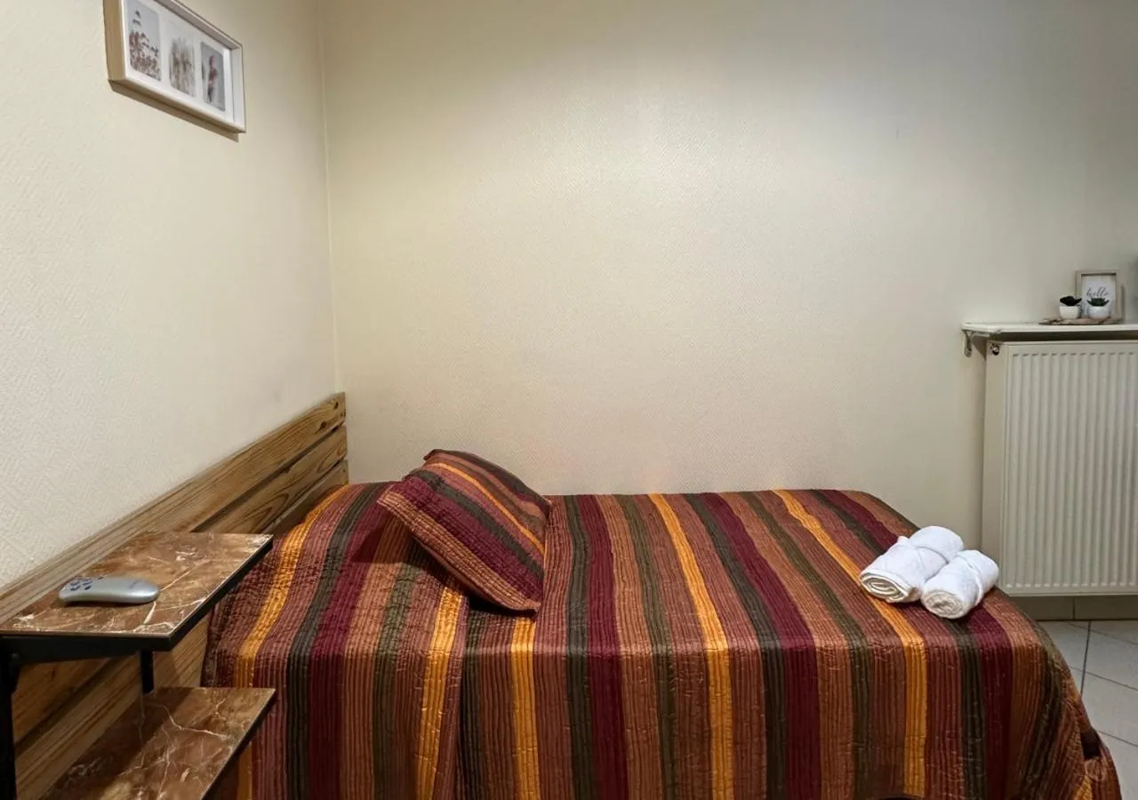 Bed in Hôtel Victor Hugo