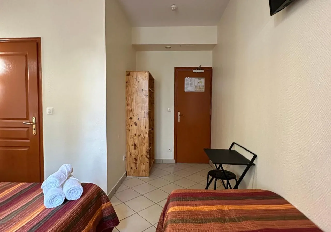 Bed in Hôtel Victor Hugo