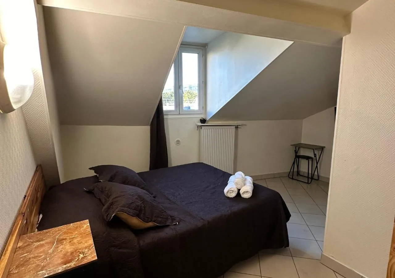 Bed in Hôtel Victor Hugo