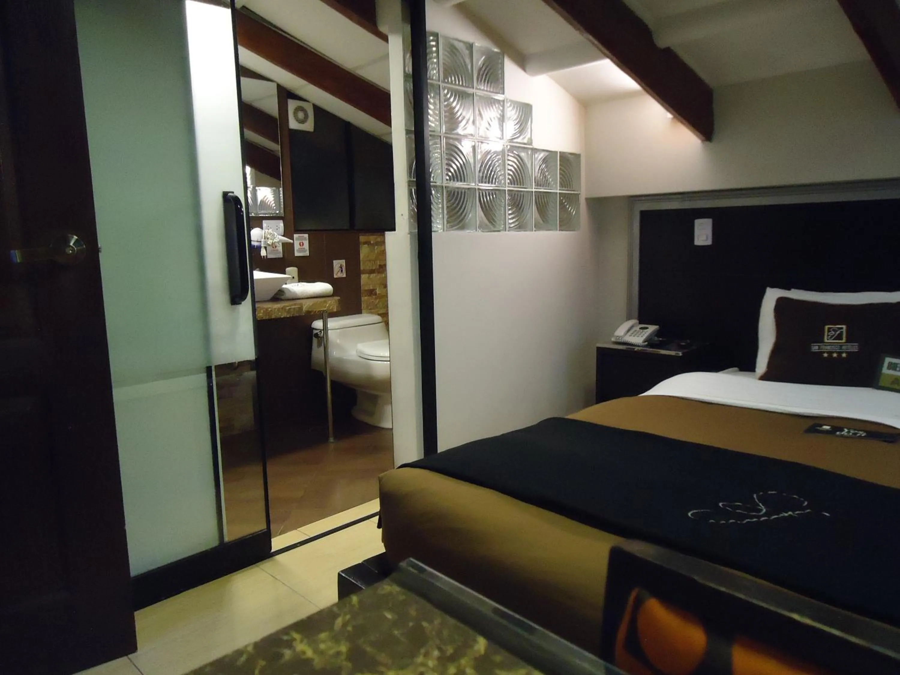 Bed in Hotel San Francisco Plaza