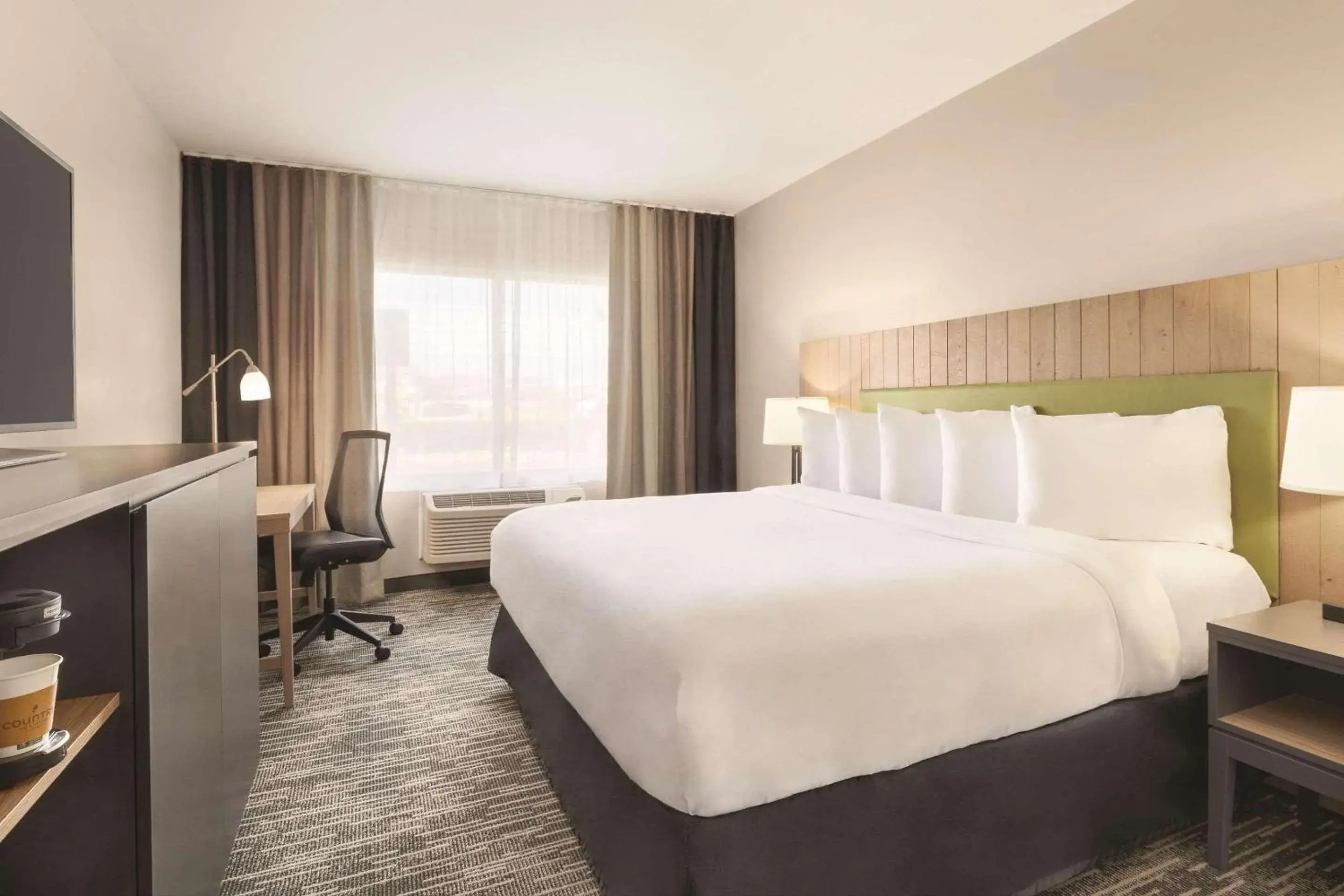 King Room - Accessible in Country Inn & Suites by Radisson, Sevierville-Kodak, TN King Room - Accessible in Country Inn & Suites by Radisson, Sevierville-Kodak, TN