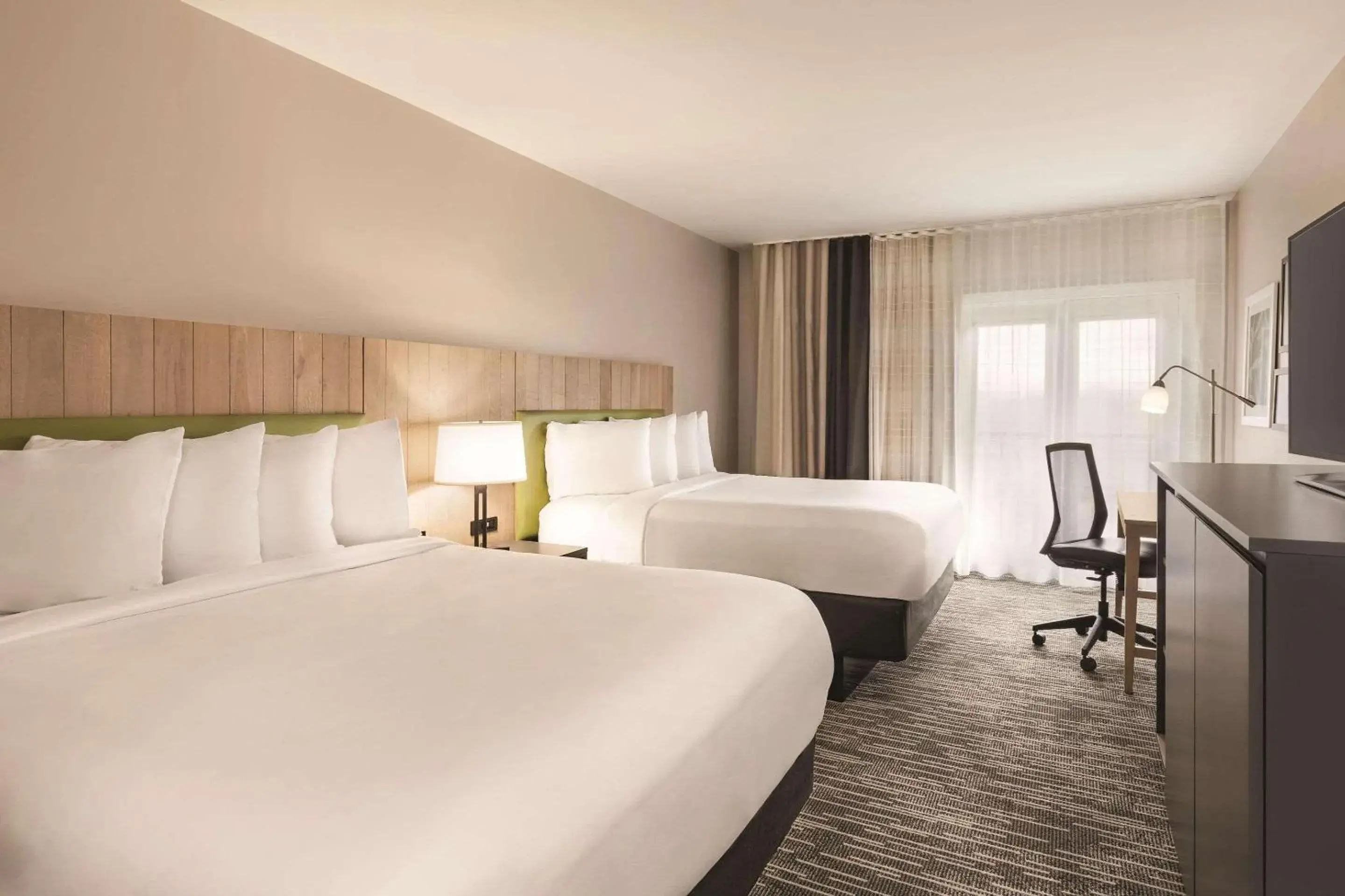 Queen Room with Two Queen Beds in Country Inn & Suites by Radisson, Sevierville-Kodak, TN Queen Room with Two Queen Beds in Country Inn & Suites by Radisson, Sevierville-Kodak, TN