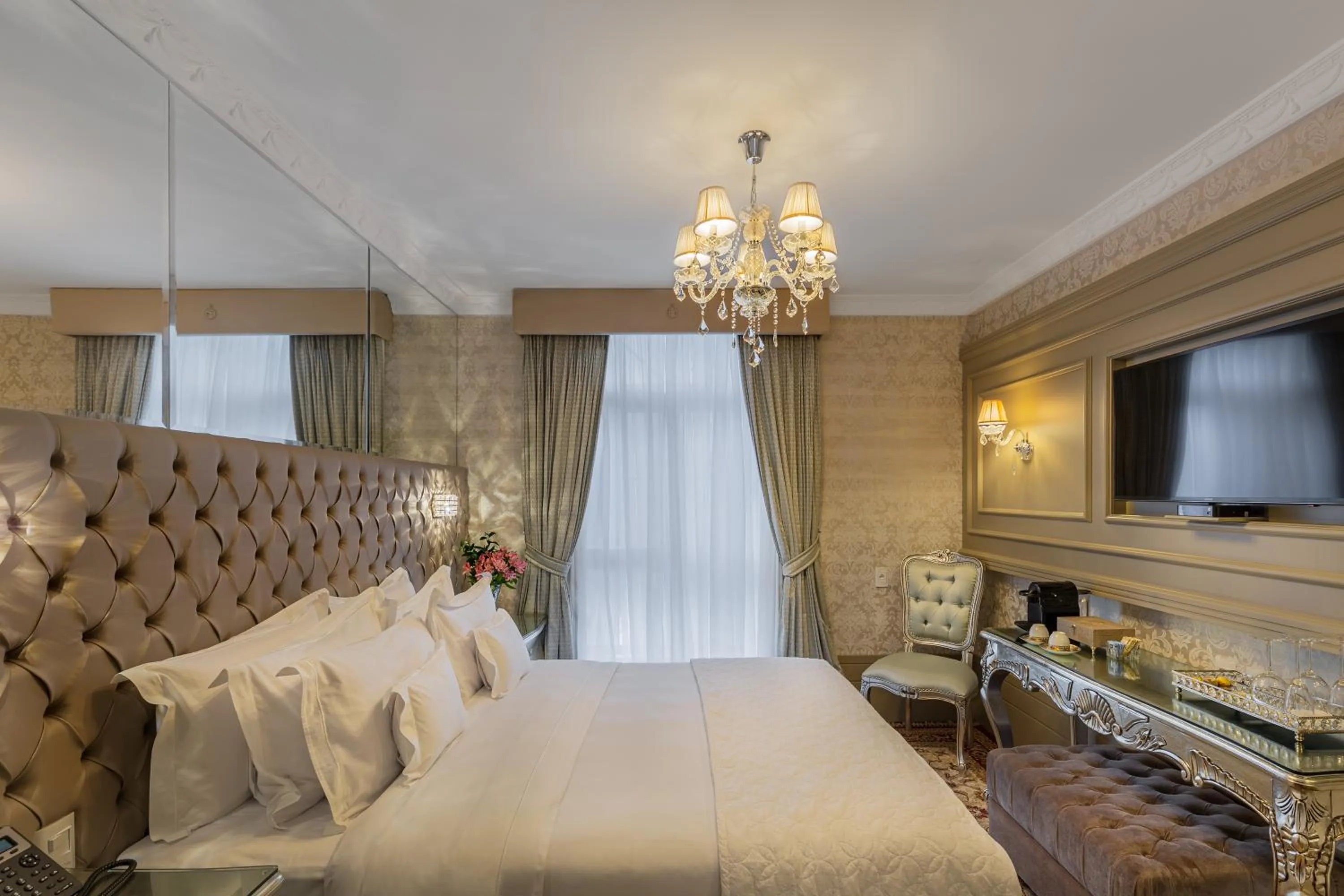 Bed in Hotel Colline de France