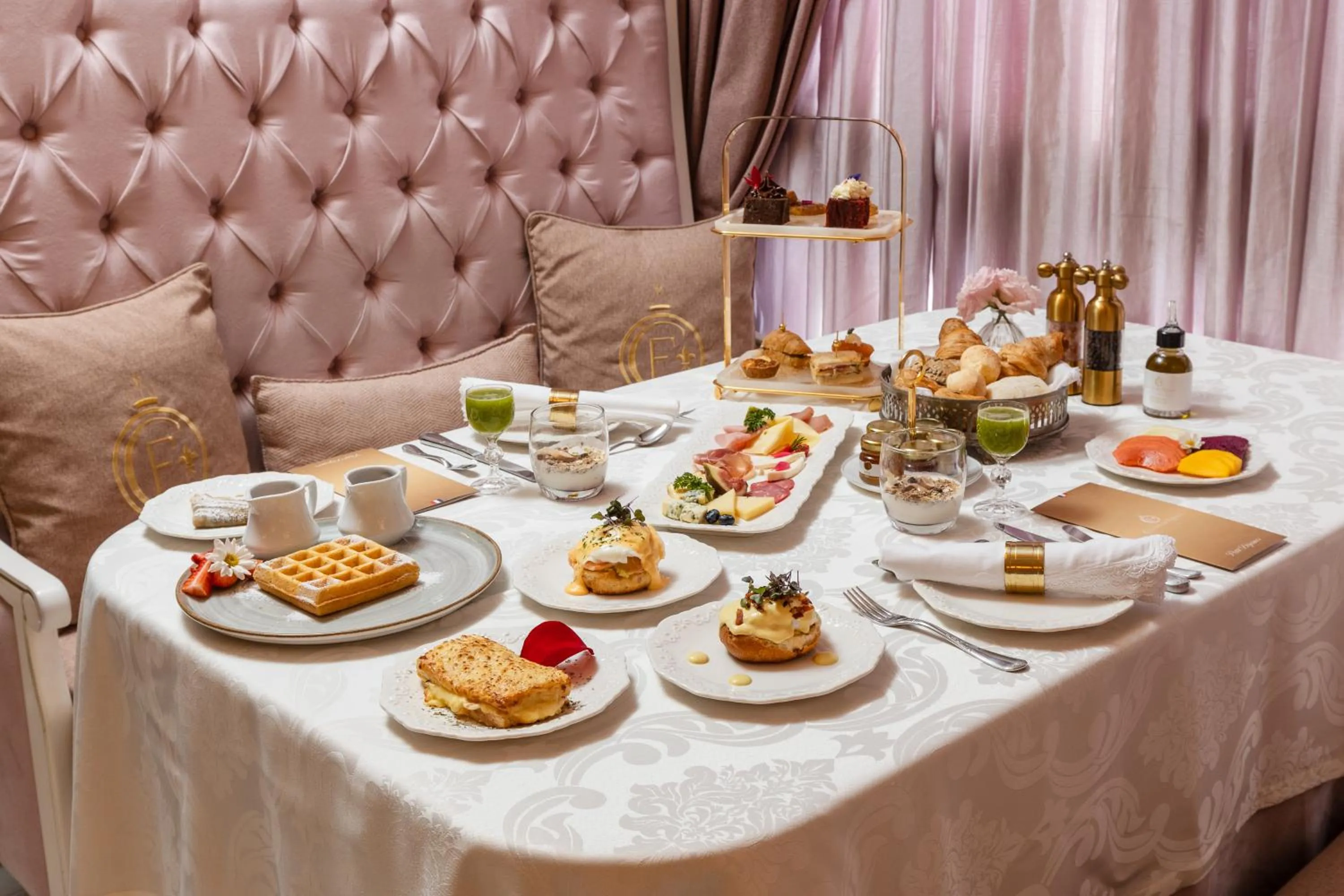 Restaurant/places to eat in Hotel Colline de France