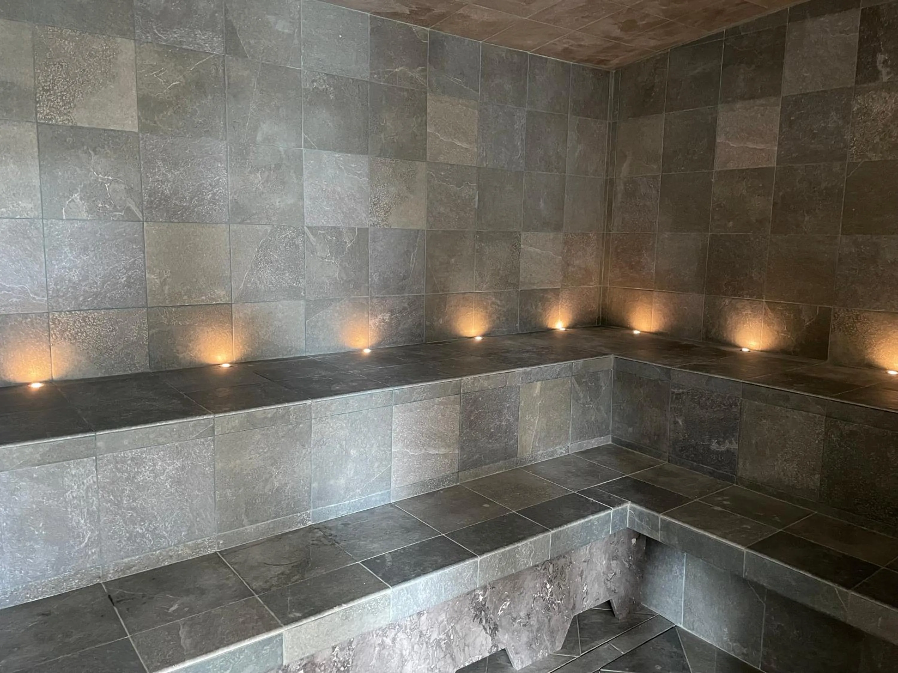 Steam room in Hotel Colline de France