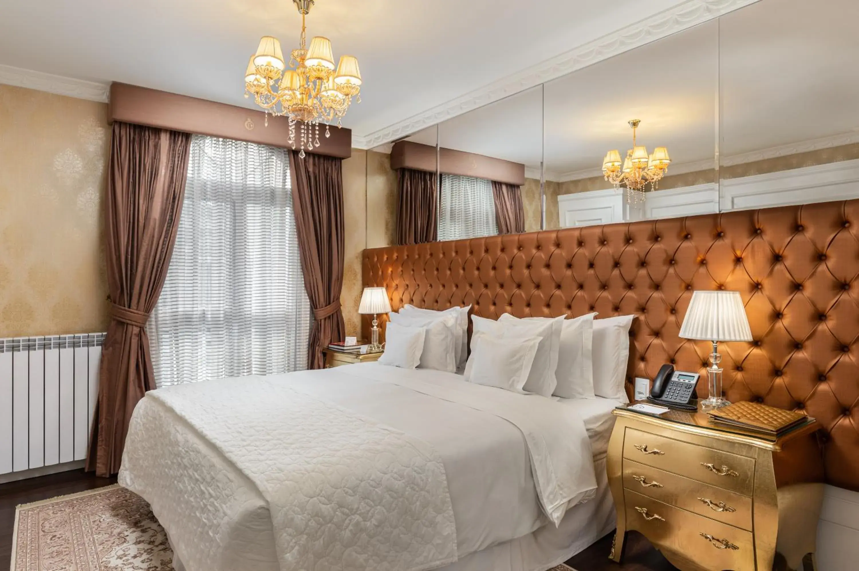 Deluxe Suite in Hotel Colline de France Deluxe Suite in Hotel Colline de France