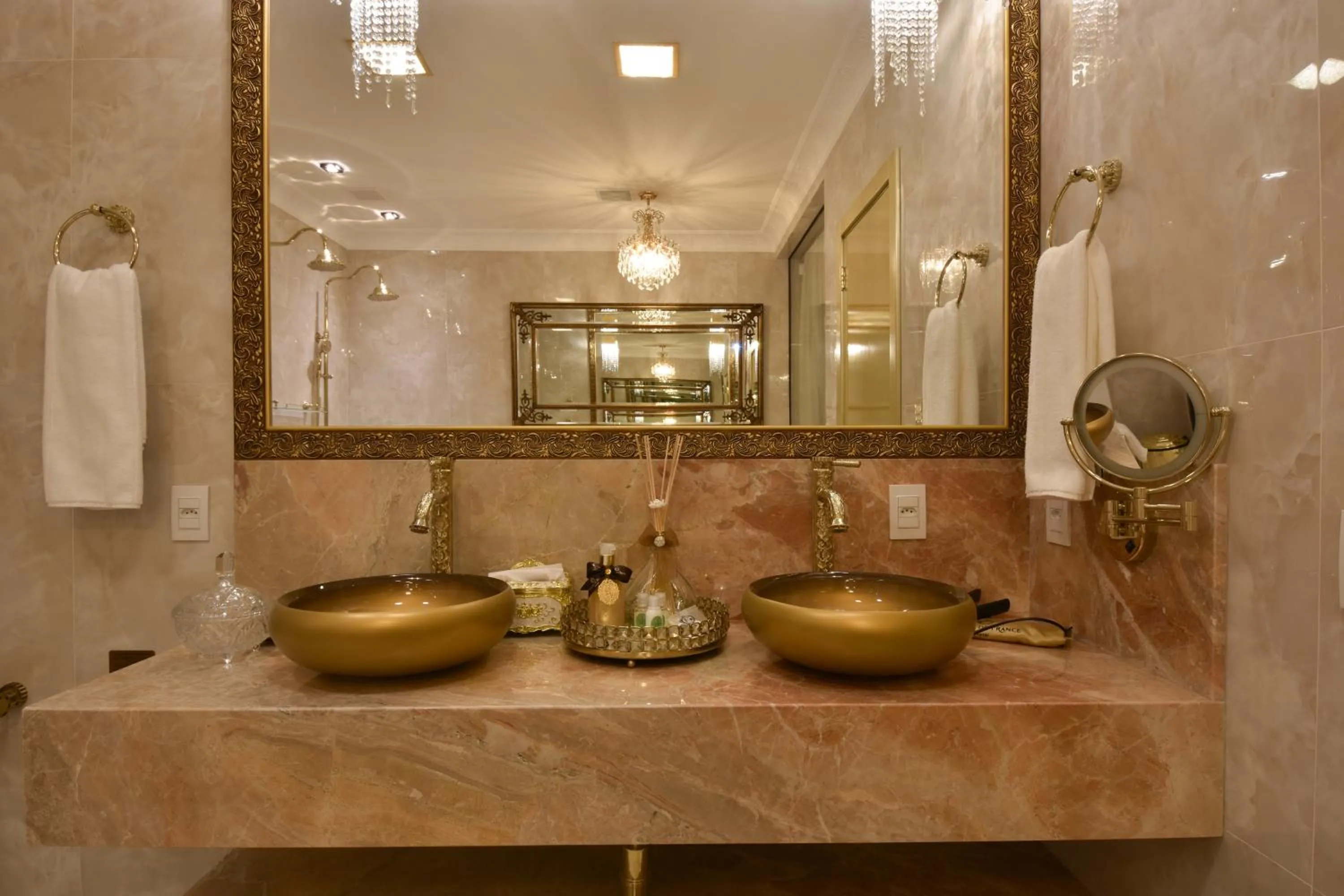 Bathroom in Hotel Colline de France