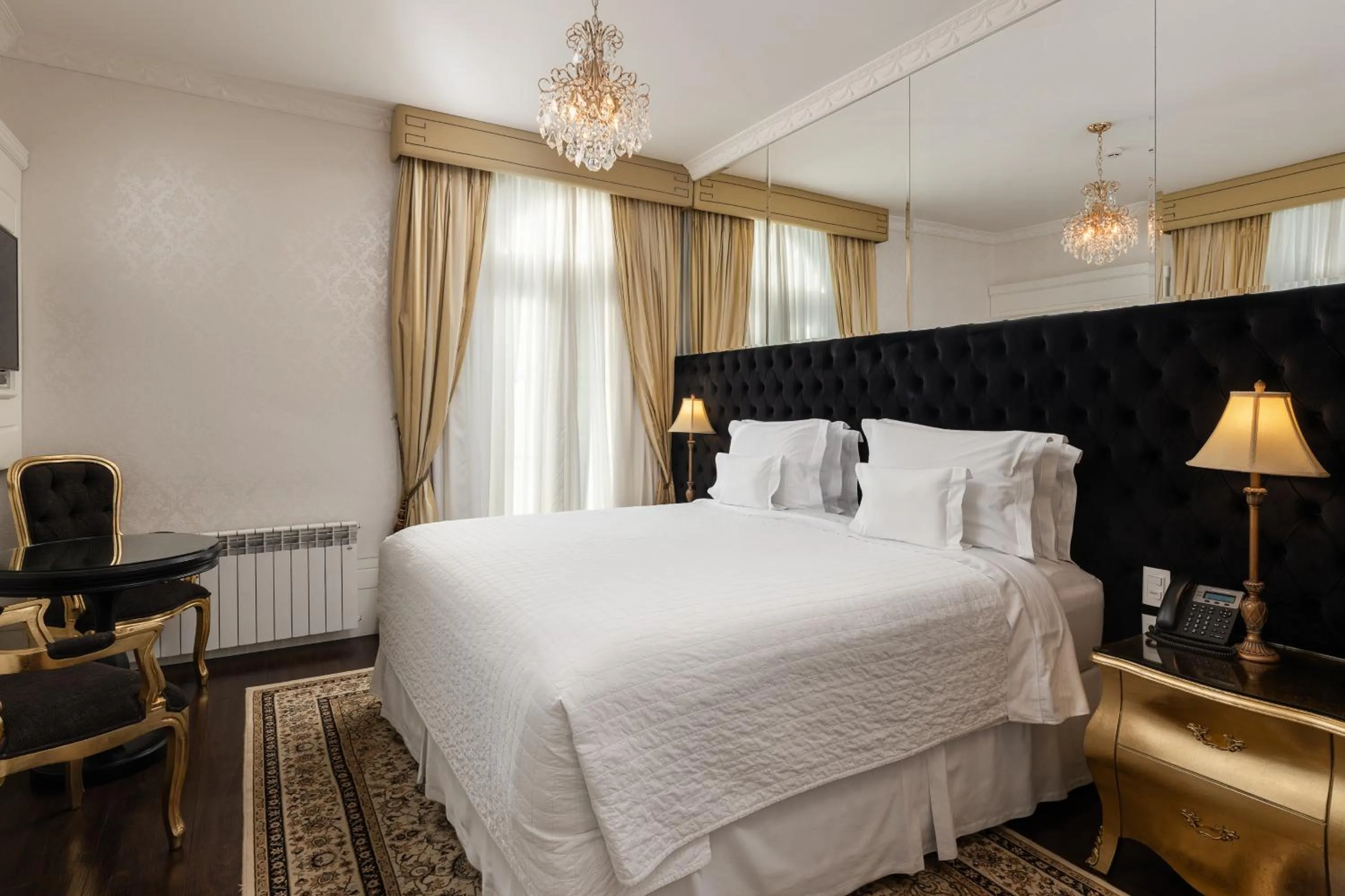 Bed in Hotel Colline de France