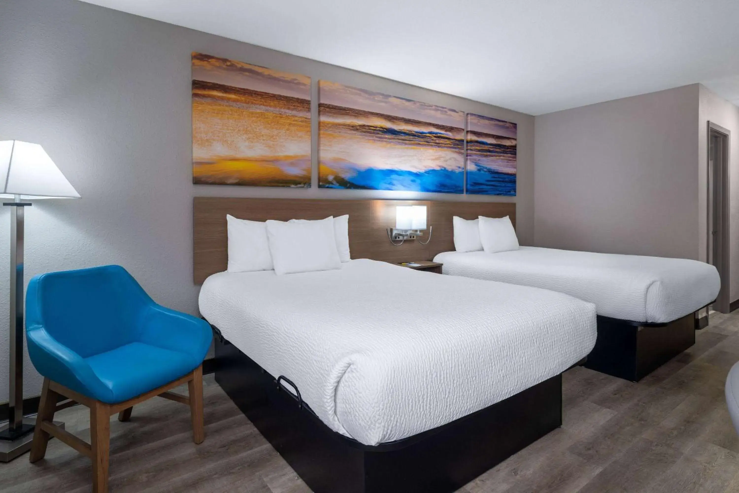 Queen Room with Two Queen Beds - Pet Friendly/Non-Smoking in Days Inn & Suites by Wyndham Commerce Queen Room with Two Queen Beds - Pet Friendly/Non-Smoking in Days Inn & Suites by Wyndham Commerce