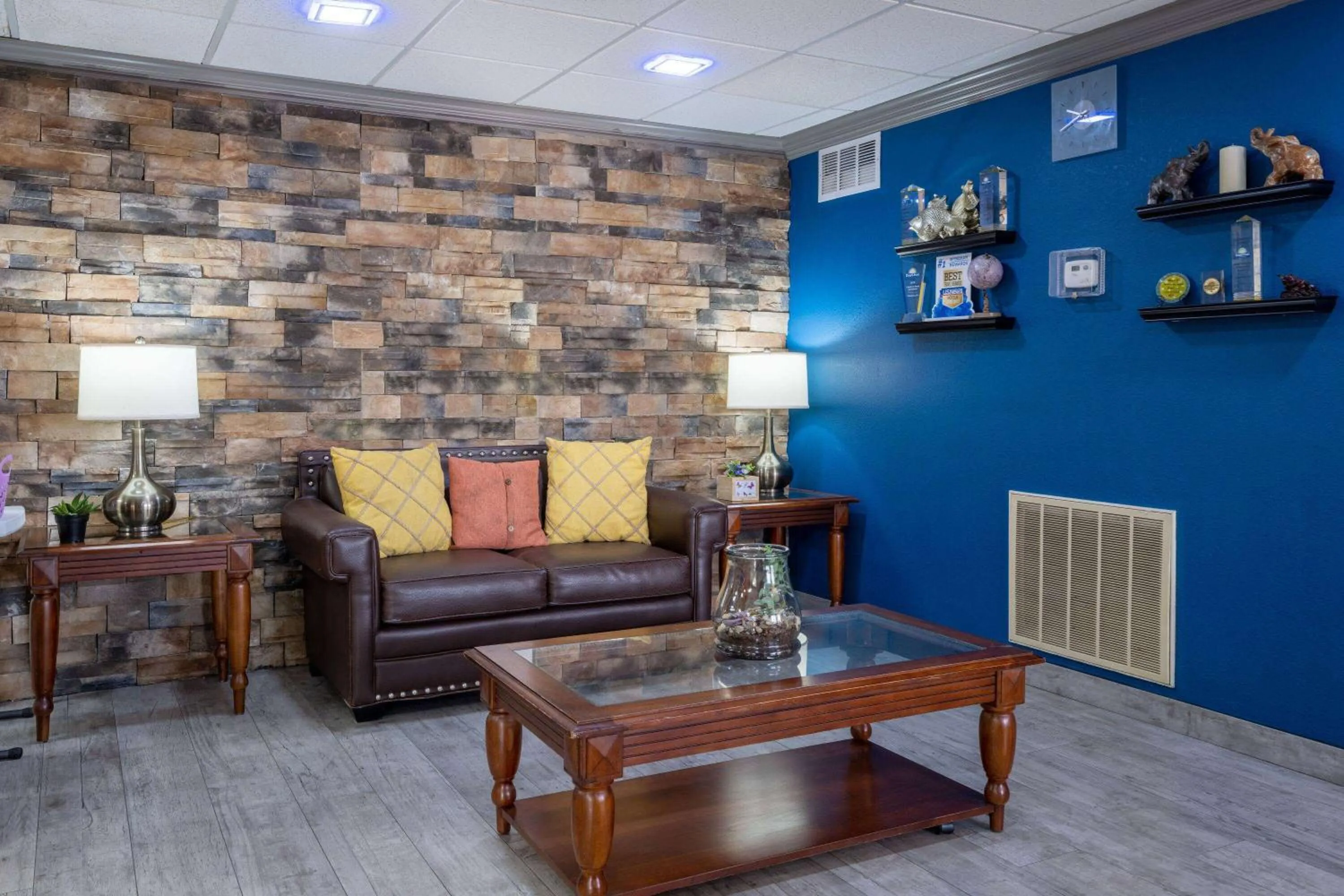 Lobby or reception in Days Inn & Suites by Wyndham Commerce