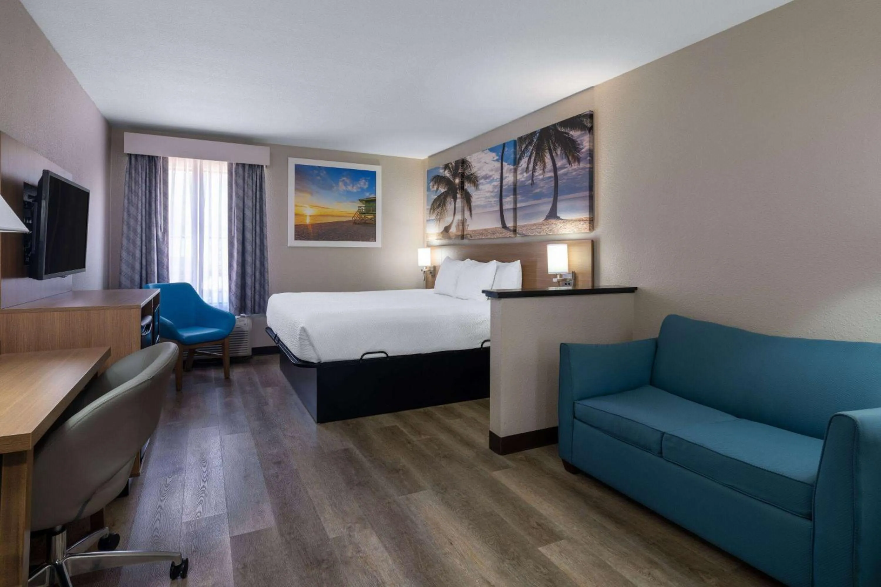 Photo of the whole room, Bed in Days Inn & Suites by Wyndham Commerce