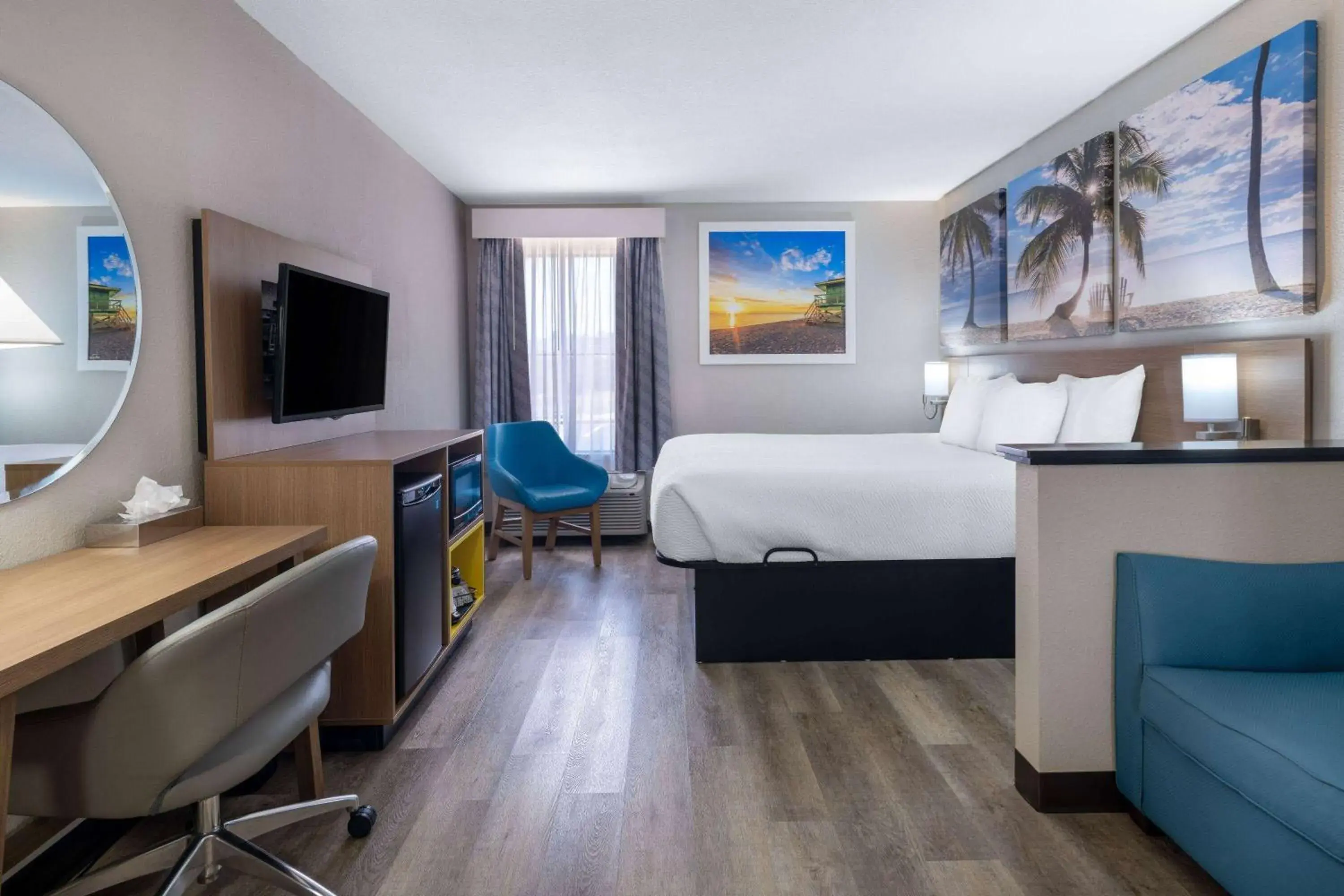 King Room - Non-Smoking in Days Inn & Suites by Wyndham Commerce King Room - Non-Smoking in Days Inn & Suites by Wyndham Commerce