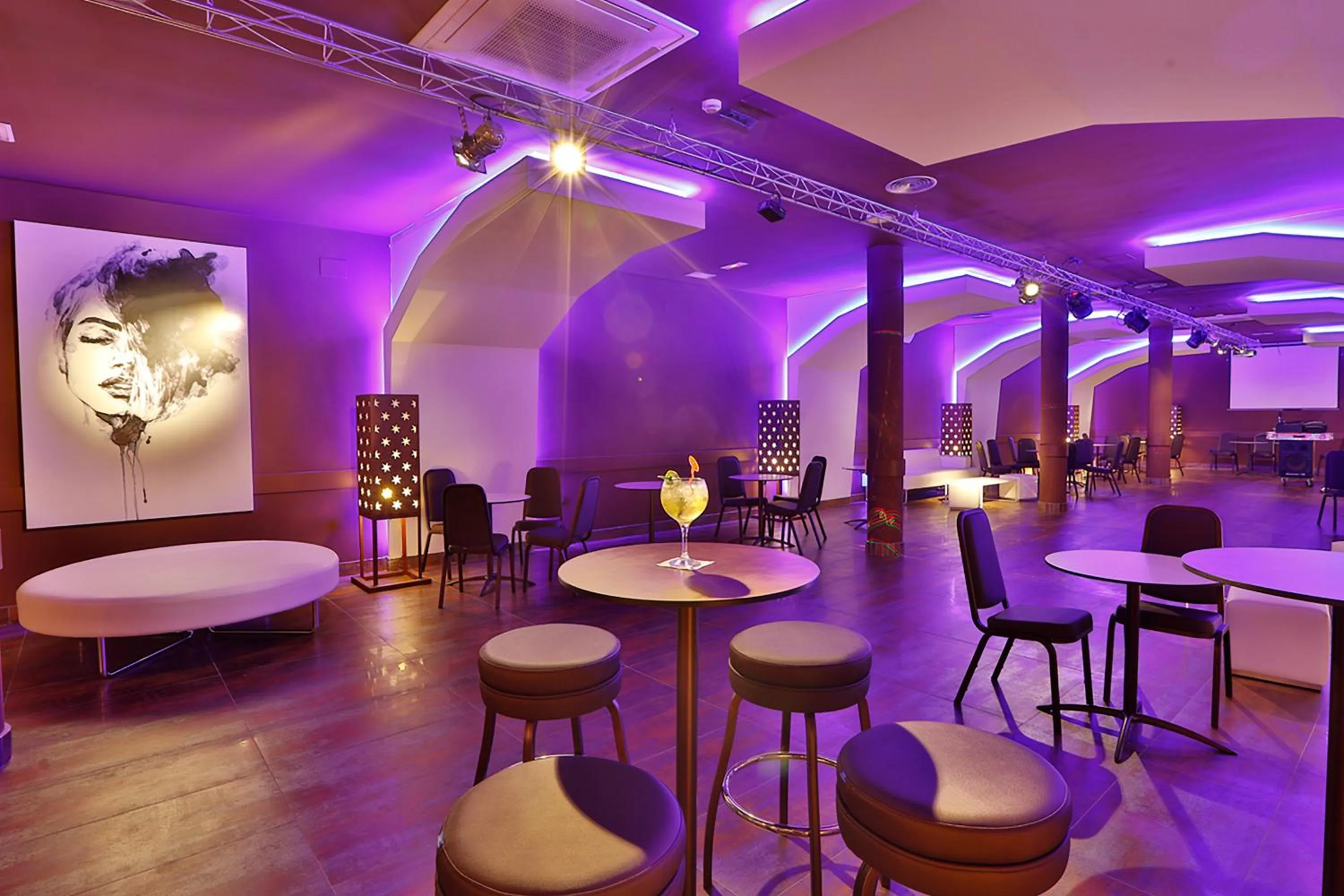 Nightclub / DJ in Gran Hotel Suances