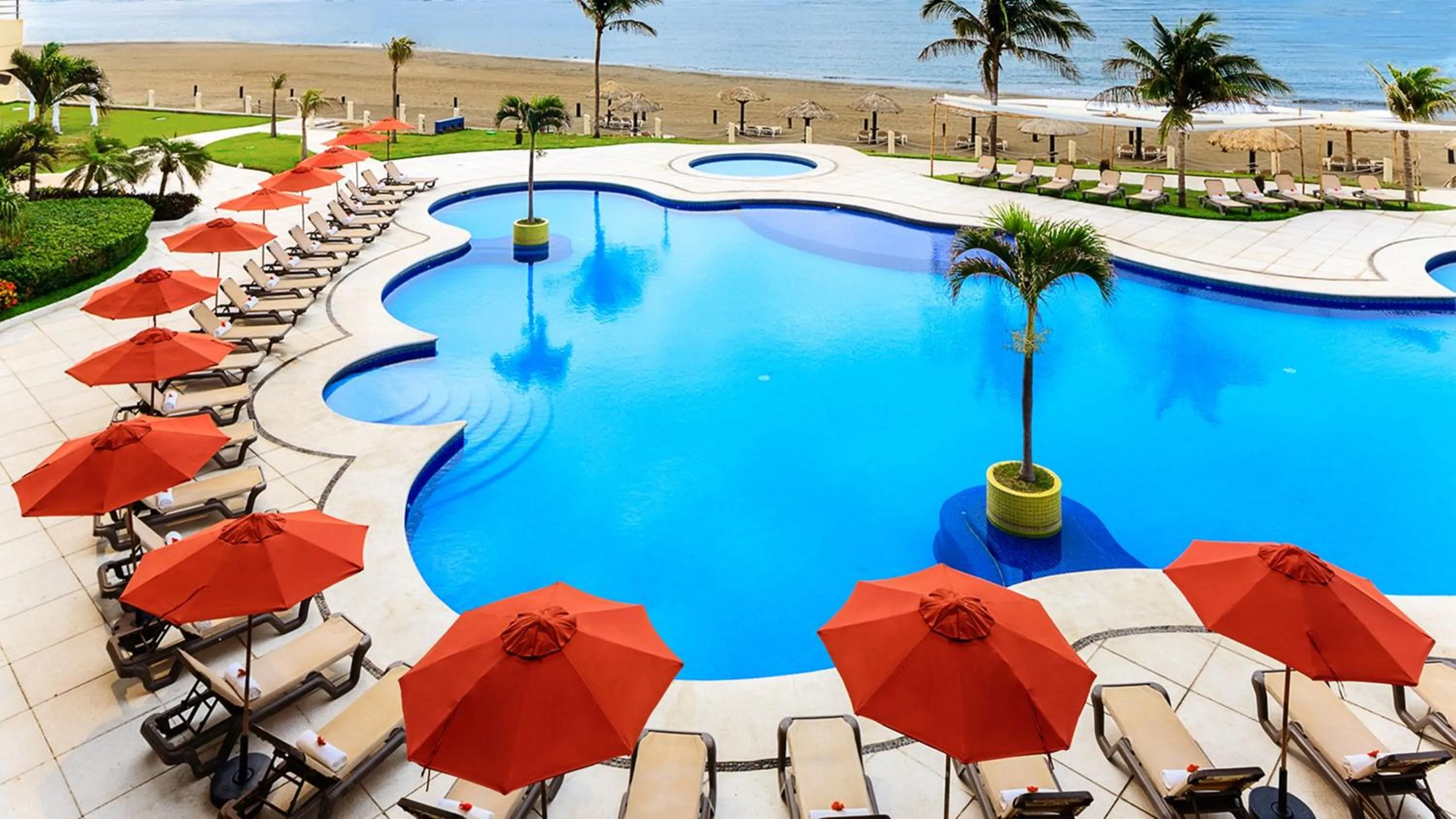 Swimming pool in Camino Real Veracruz